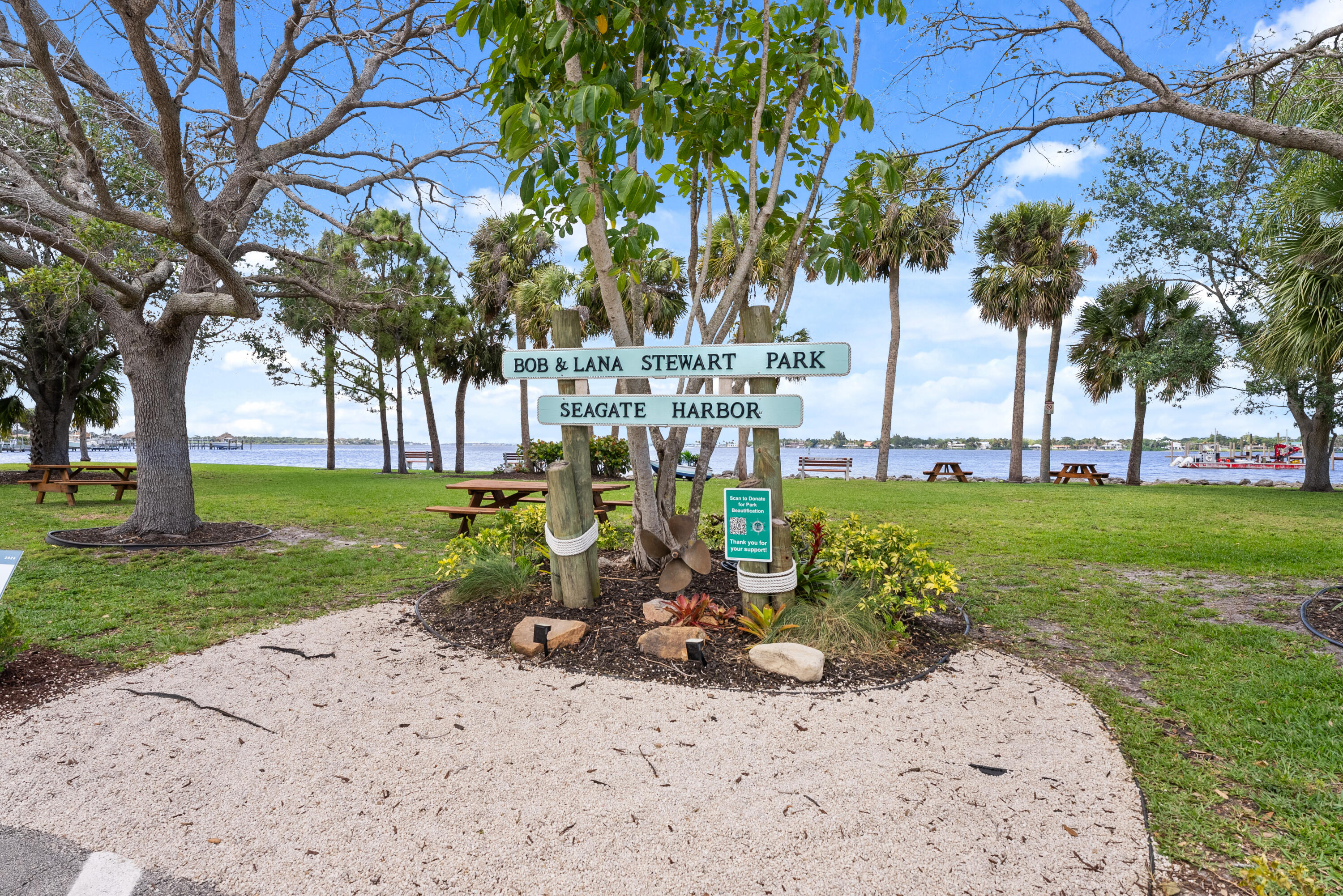LIGHTHOUSE POINT - Residential
