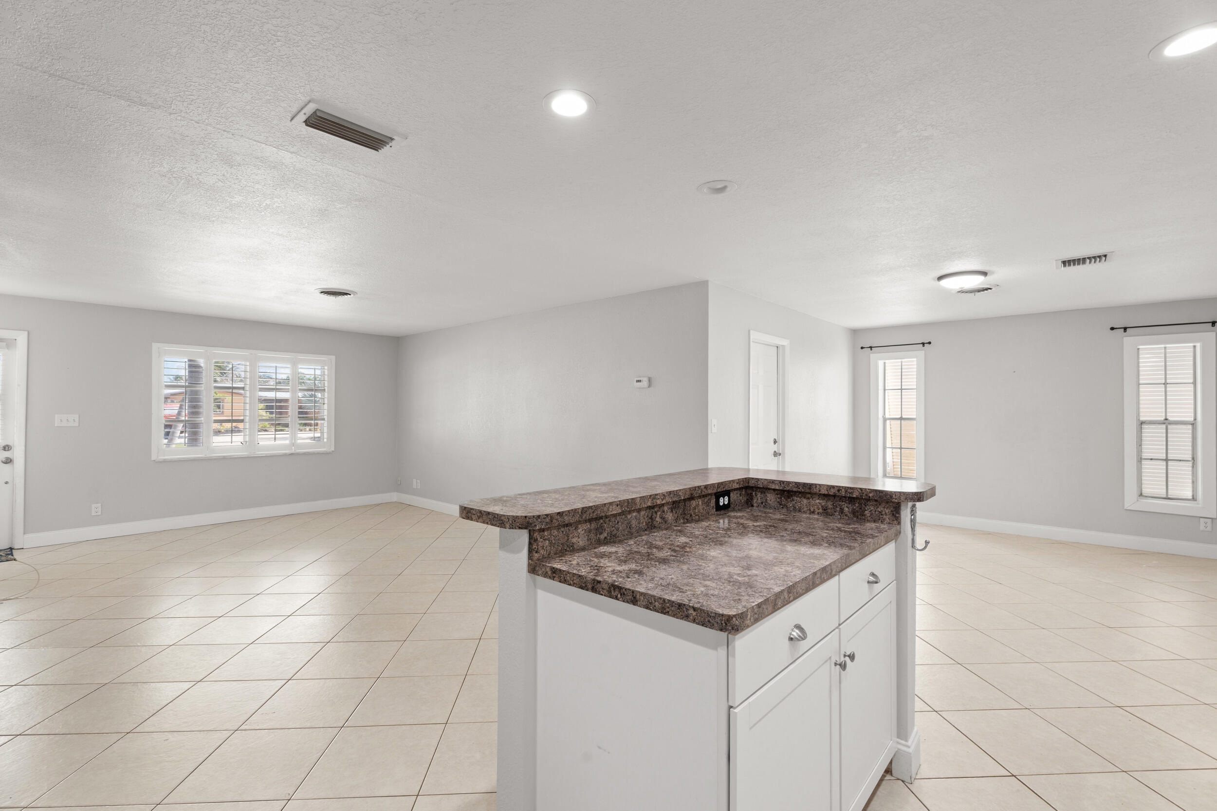 LIGHTHOUSE POINT - Residential
