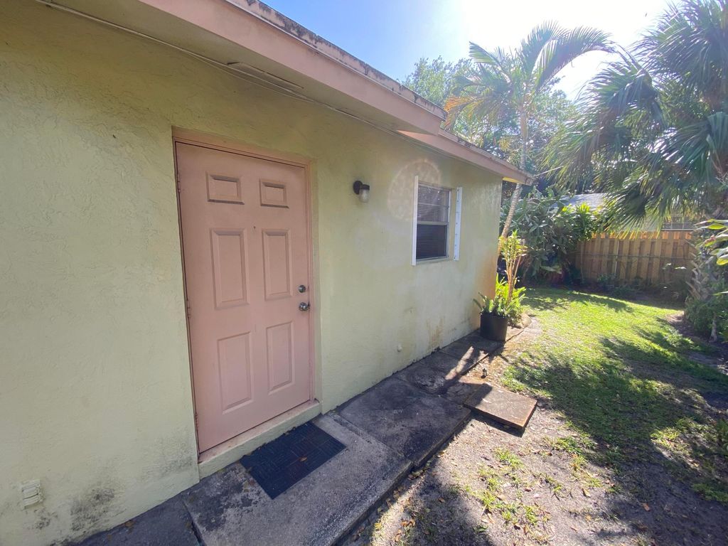 Photo of 1104 NE 3rd Avenue, Delray Beach, FL 33444 (MLS # B26014890)