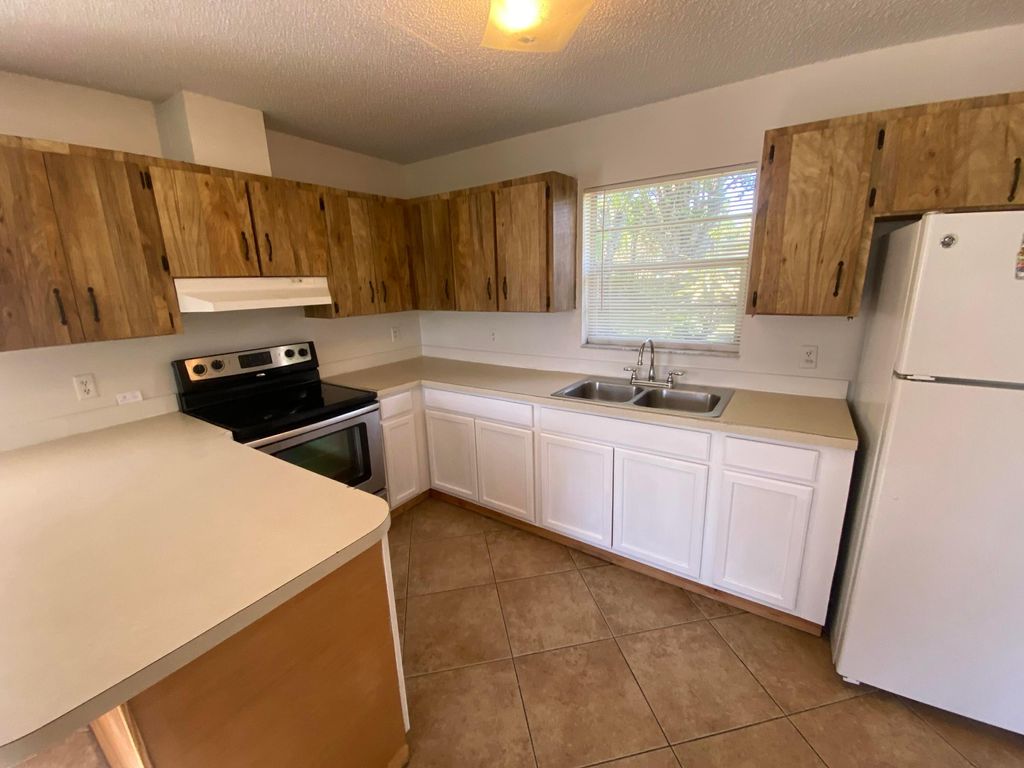 Photo of 1104 NE 3rd Avenue, Delray Beach, FL 33444 (MLS # B26014890)