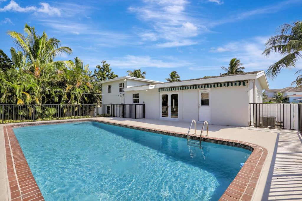 Photo of 455 NE 14th Street, Boca Raton, FL 33432 (MLS # R11111880)