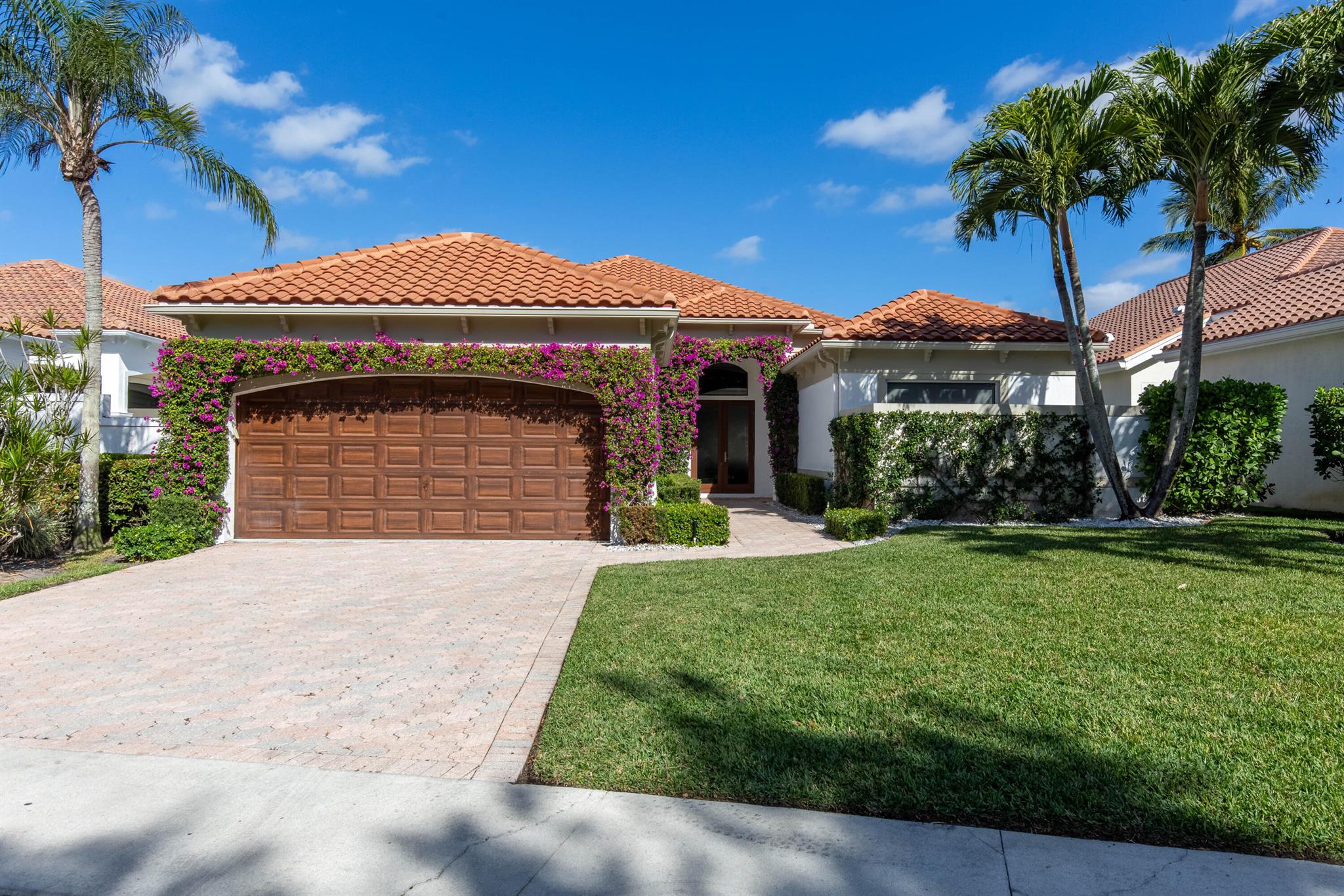 Welcome to most exclusive Areas in Wellington! Walking or golf cart distance to WEF and Global, this is one of the best locations in wellington if you want to be close to all the equestrian venues with the security. Spend your winter in this beautiful, completely remodeled 3 bedroom/2.5 bath/2 car garage home. This lovely split floor plan with a beautiful open kitchen is a real little quiet paradise at few minutes from the horseshow. You will also find its large covered patio and pool for entertaining and water views.