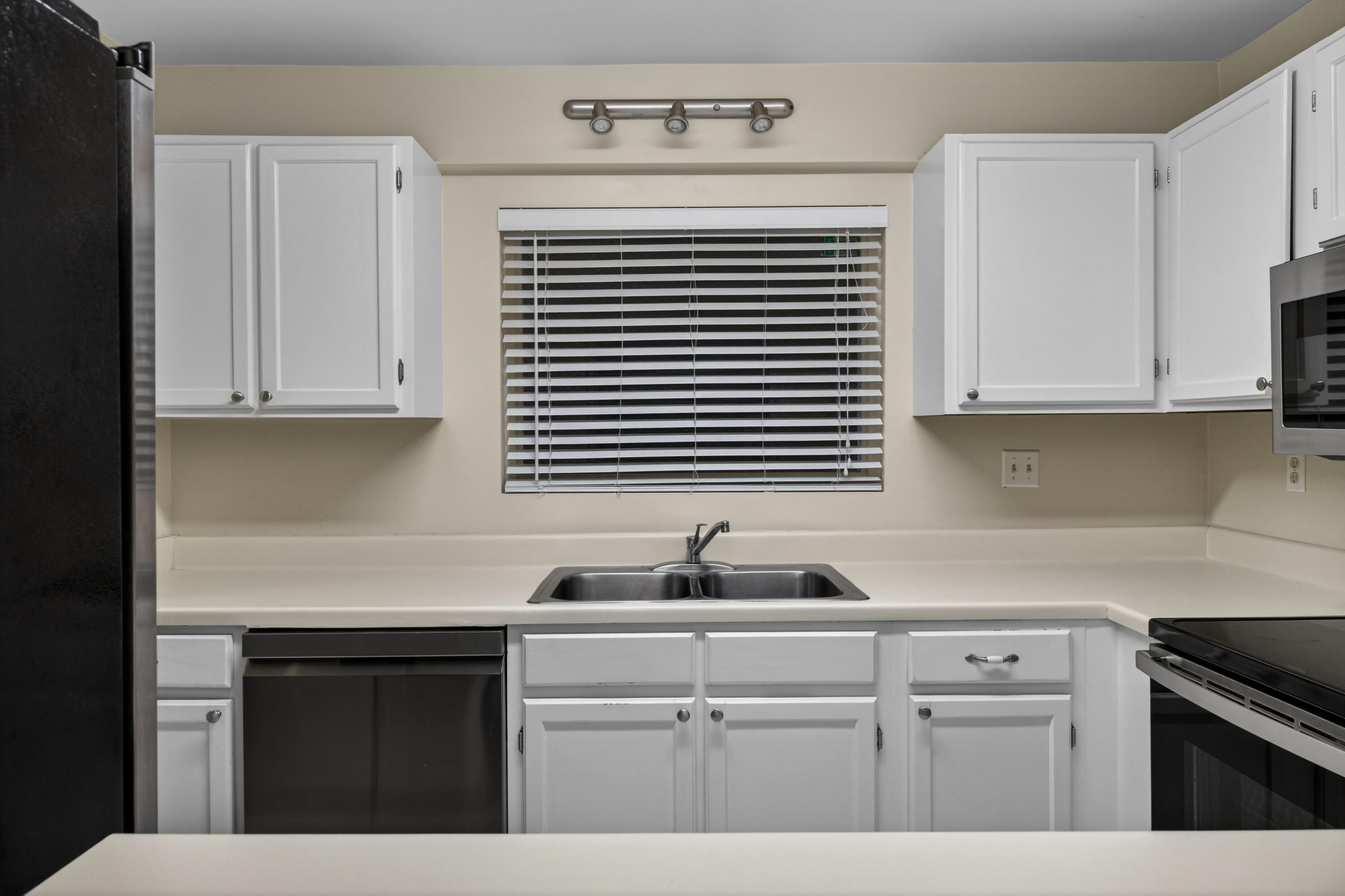 HIDDEN WOODS OF DEER CREEK CONDO - Residential Lease