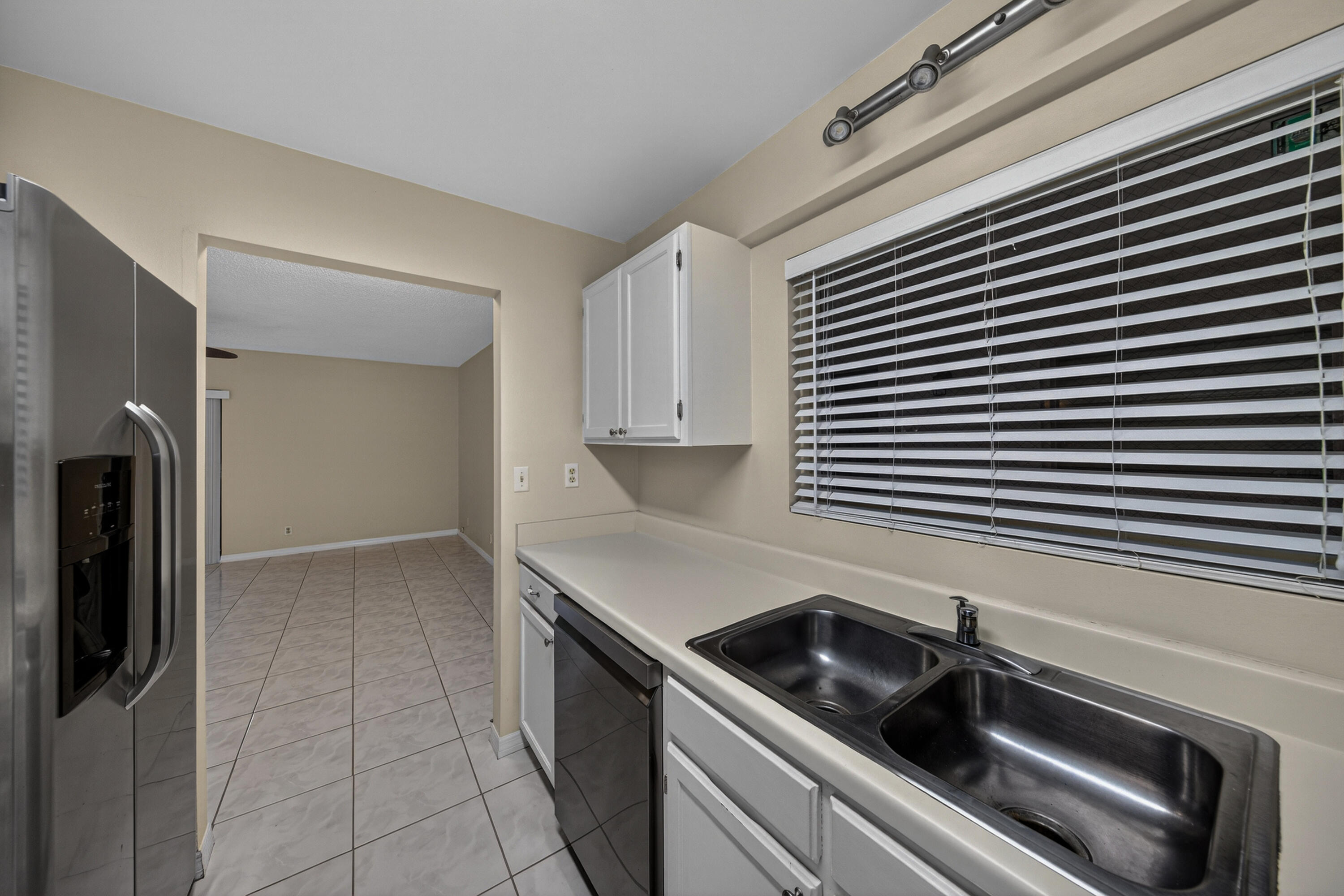 HIDDEN WOODS OF DEER CREEK CONDO - Residential Lease