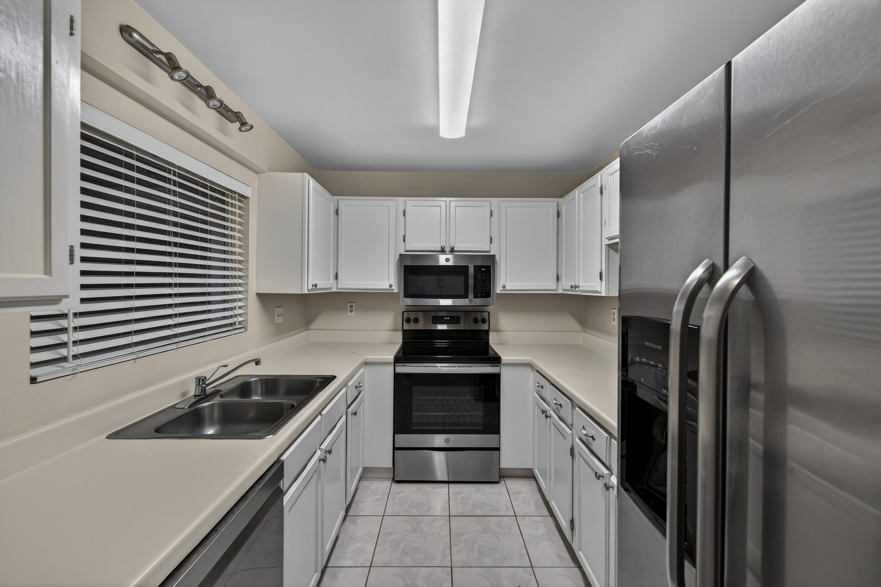 HIDDEN WOODS OF DEER CREEK CONDO - Residential Lease