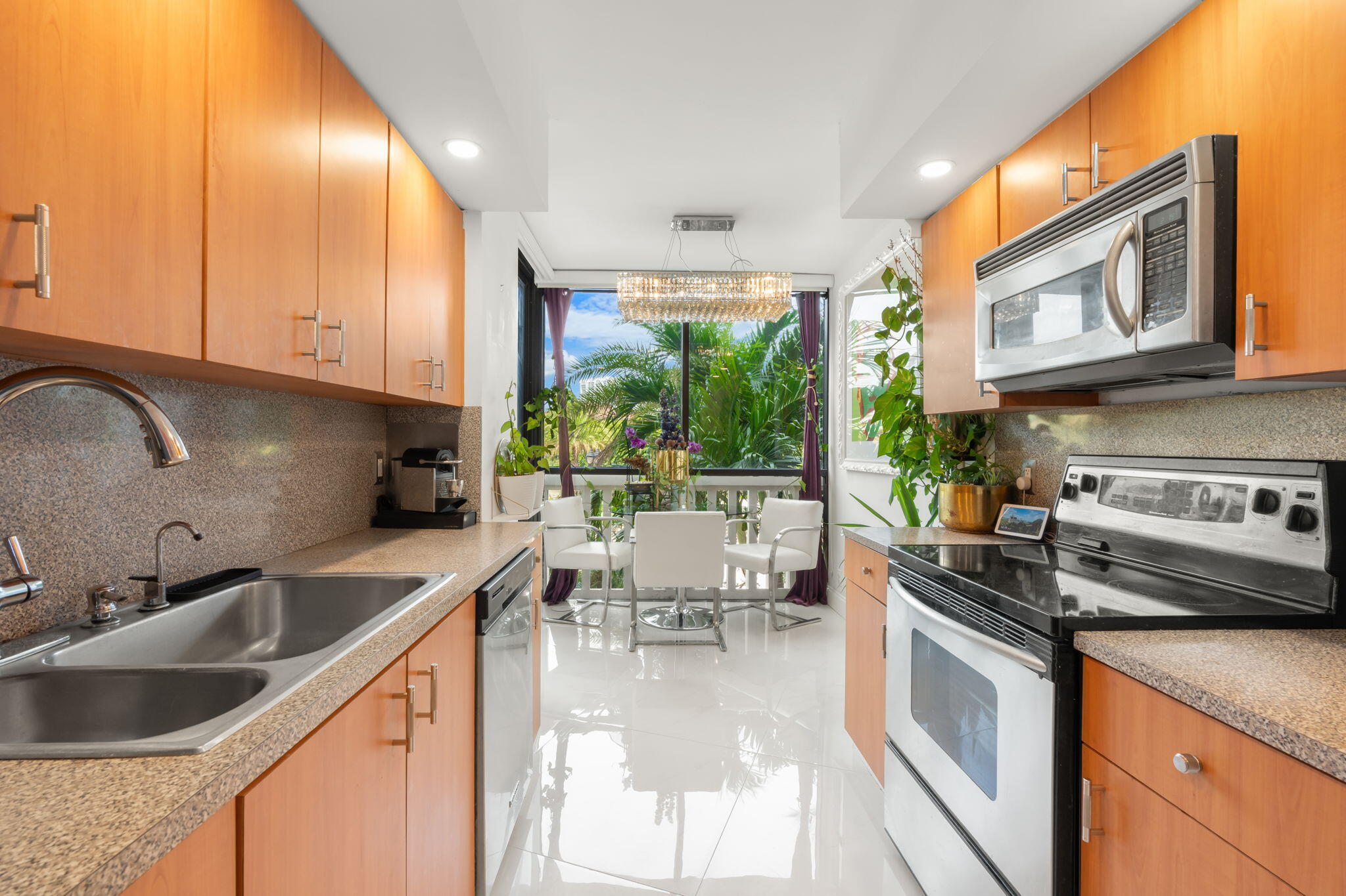 1000 E Island Boulevard 305