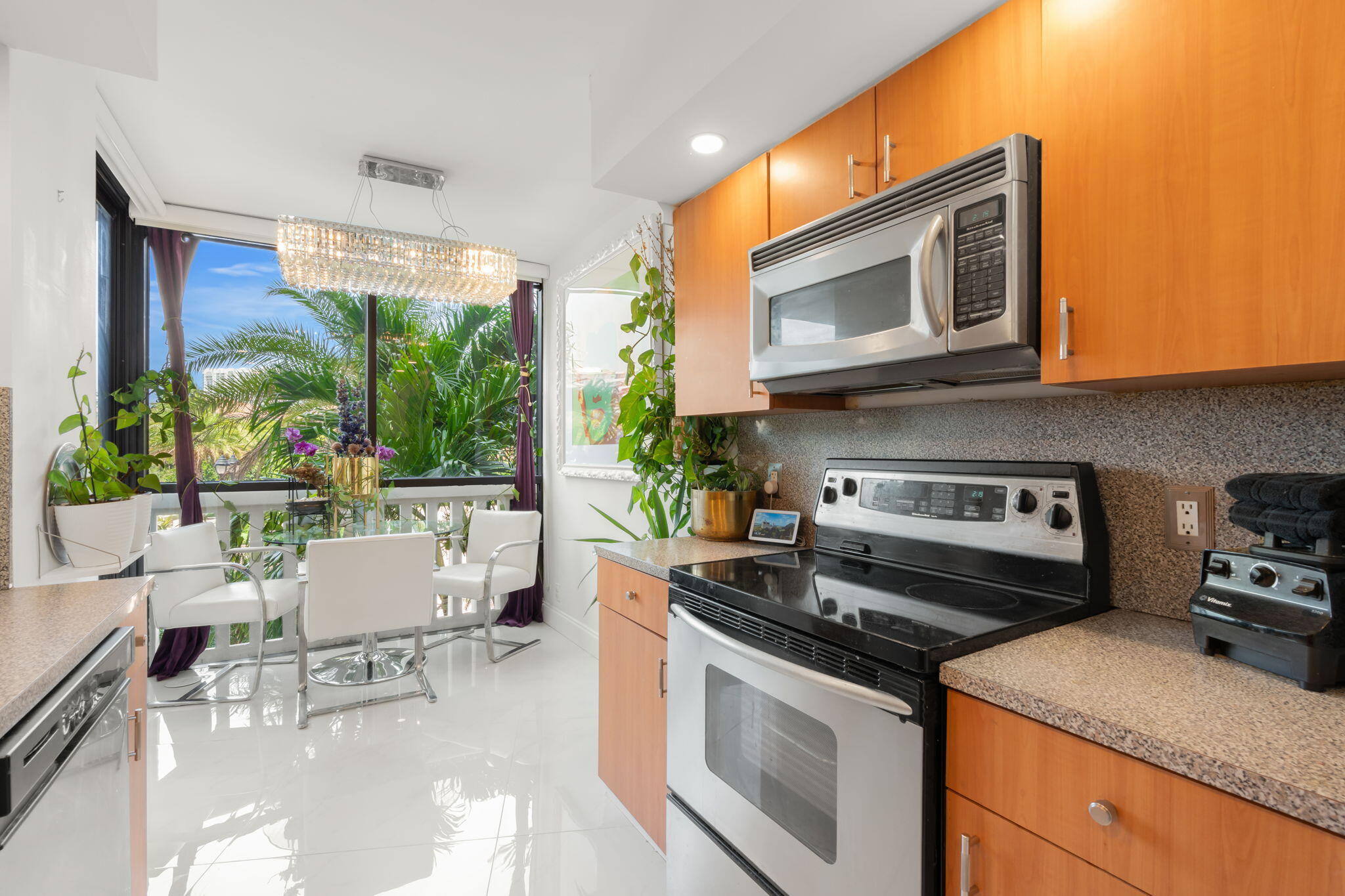 1000 E Island Boulevard 305