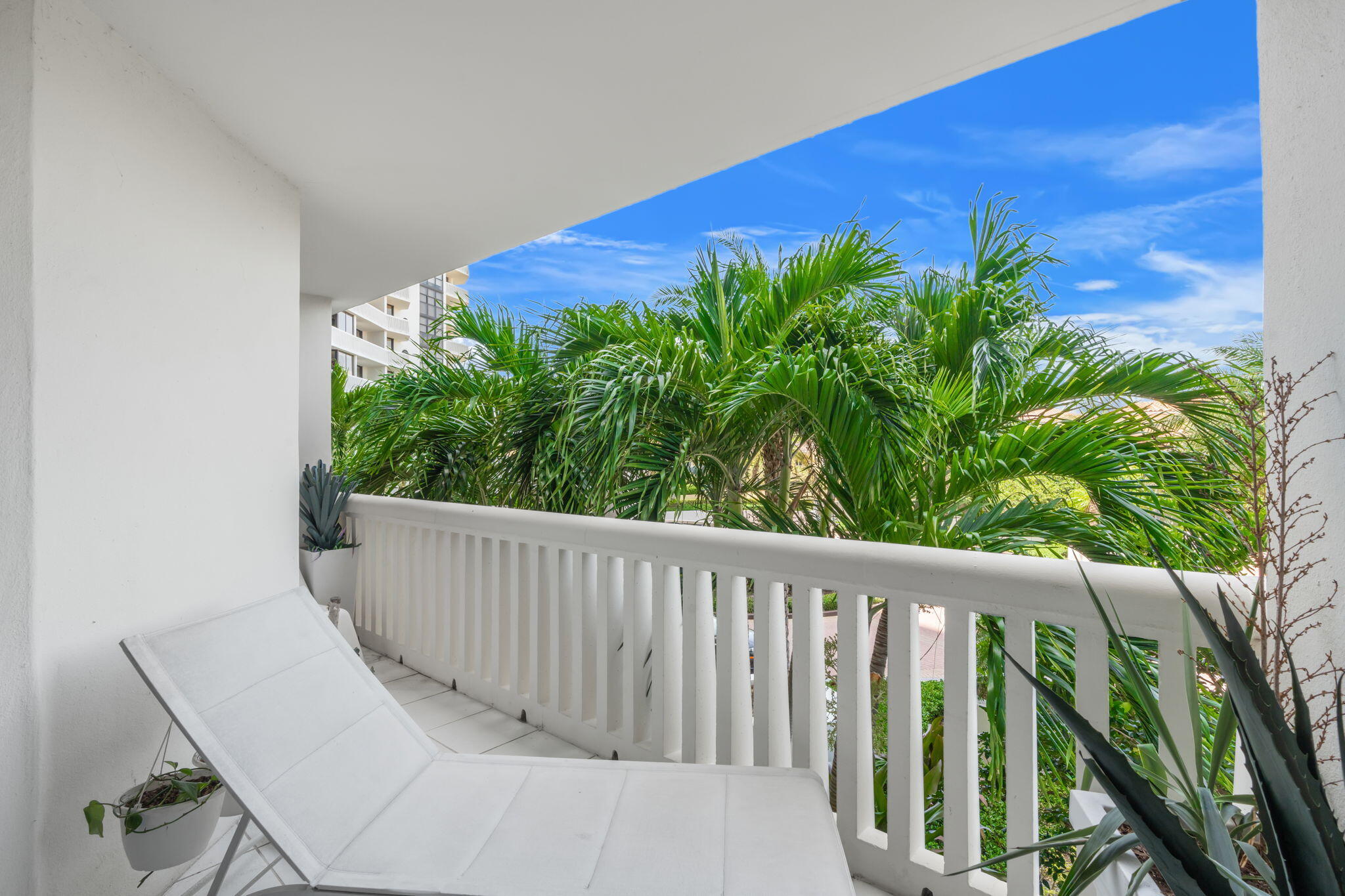 1000 E Island Boulevard 305
