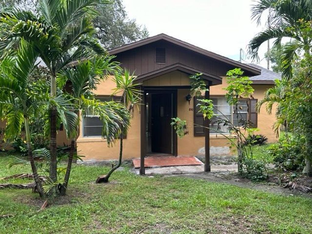 Photo of 810 Beach Court, Fort Pierce, FL 34950 (MLS # R10924003)