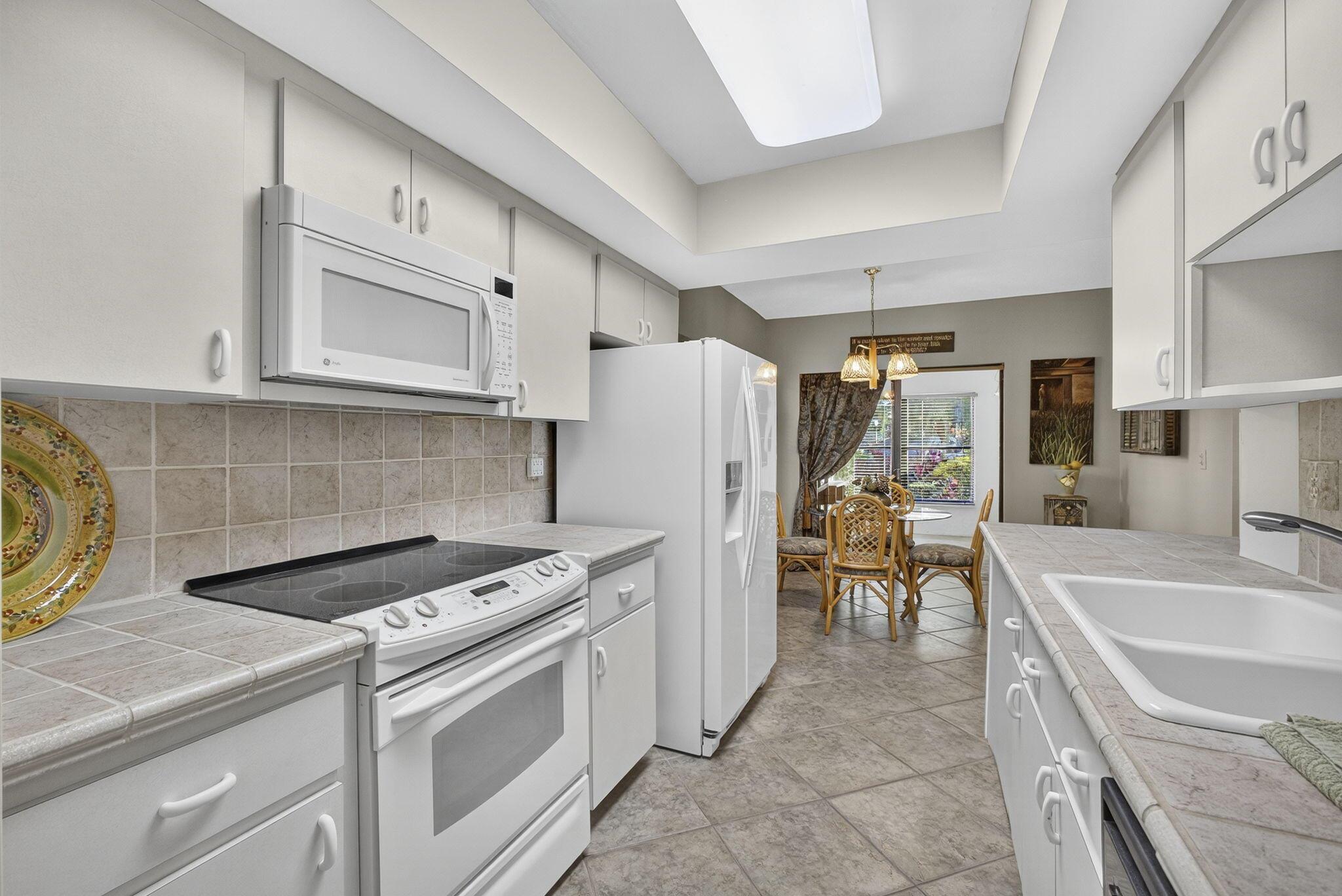 GOLF COTTAGES 2 CONDO - Residential