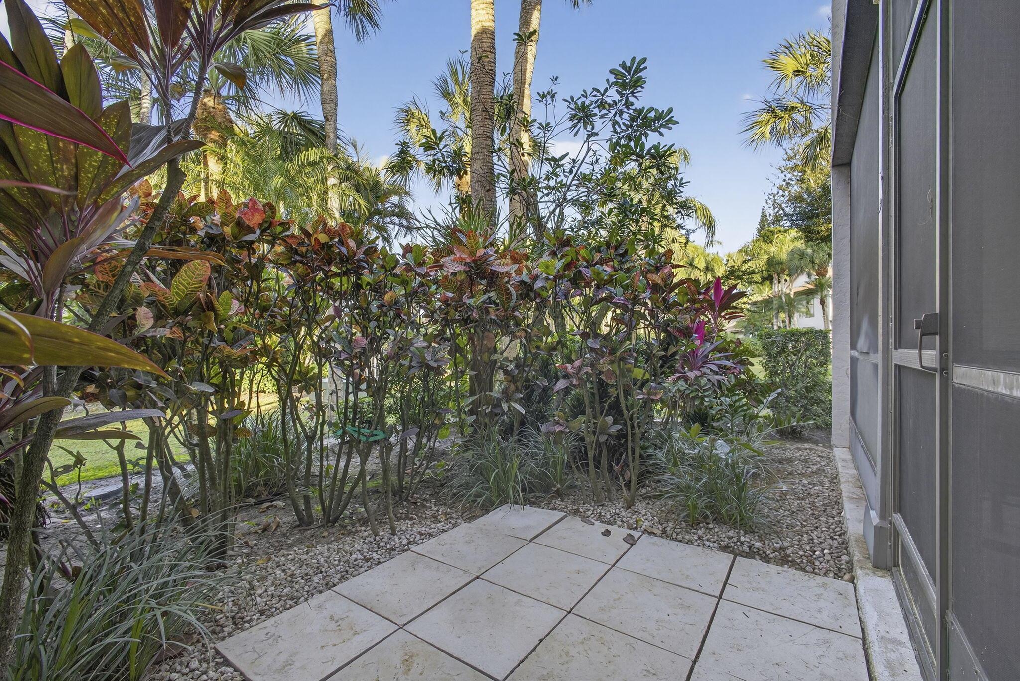 GOLF COTTAGES 2 CONDO - Residential