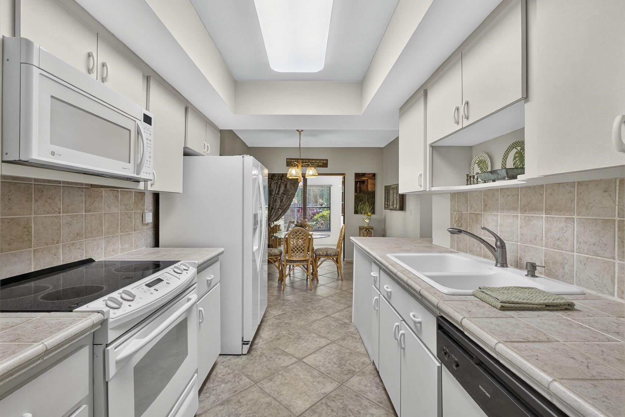 GOLF COTTAGES 2 CONDO - Residential