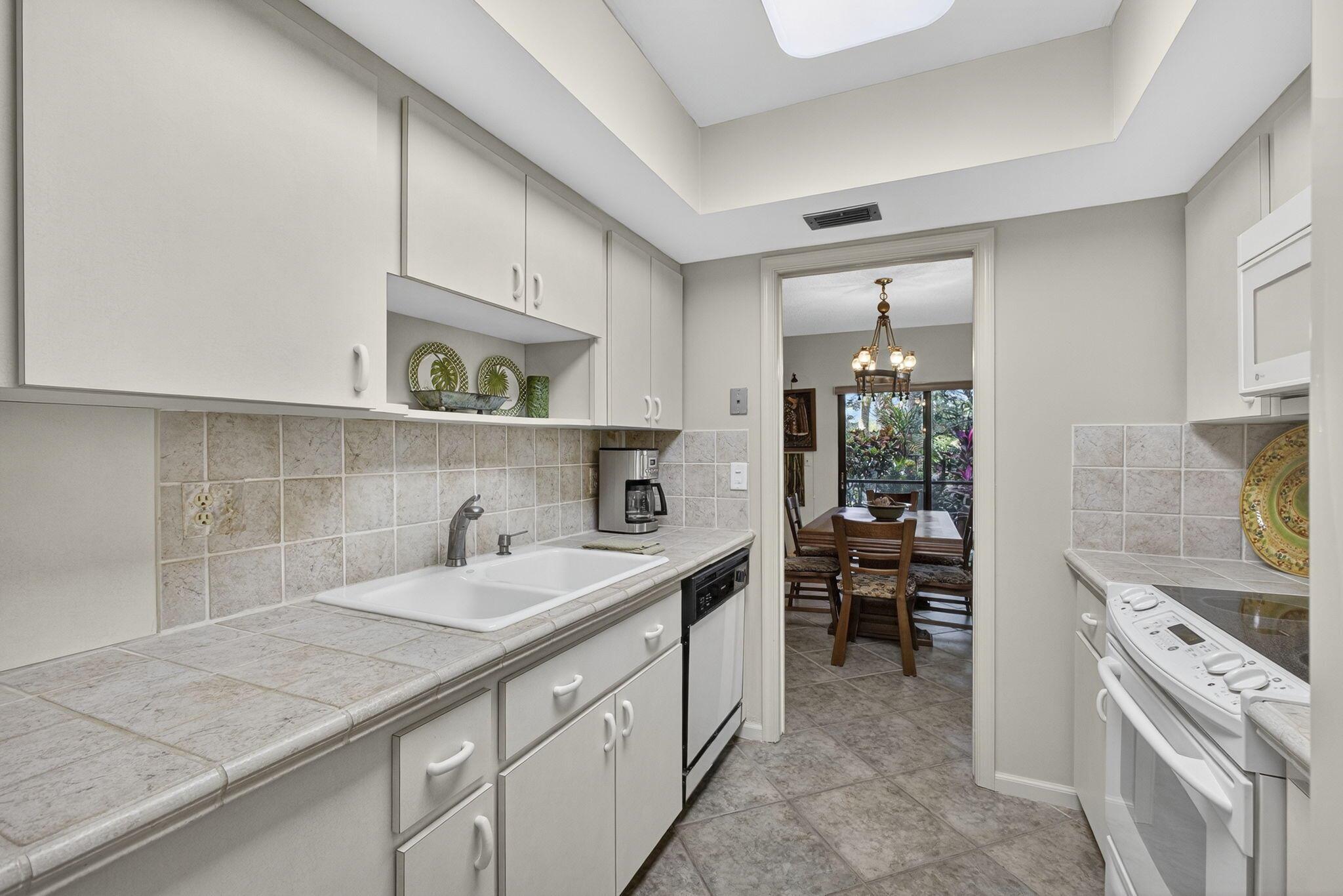 GOLF COTTAGES 2 CONDO - Residential