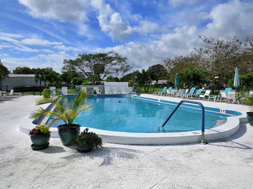 HIGH POINT OF DELRAY BEACH COND SEC III - Residential