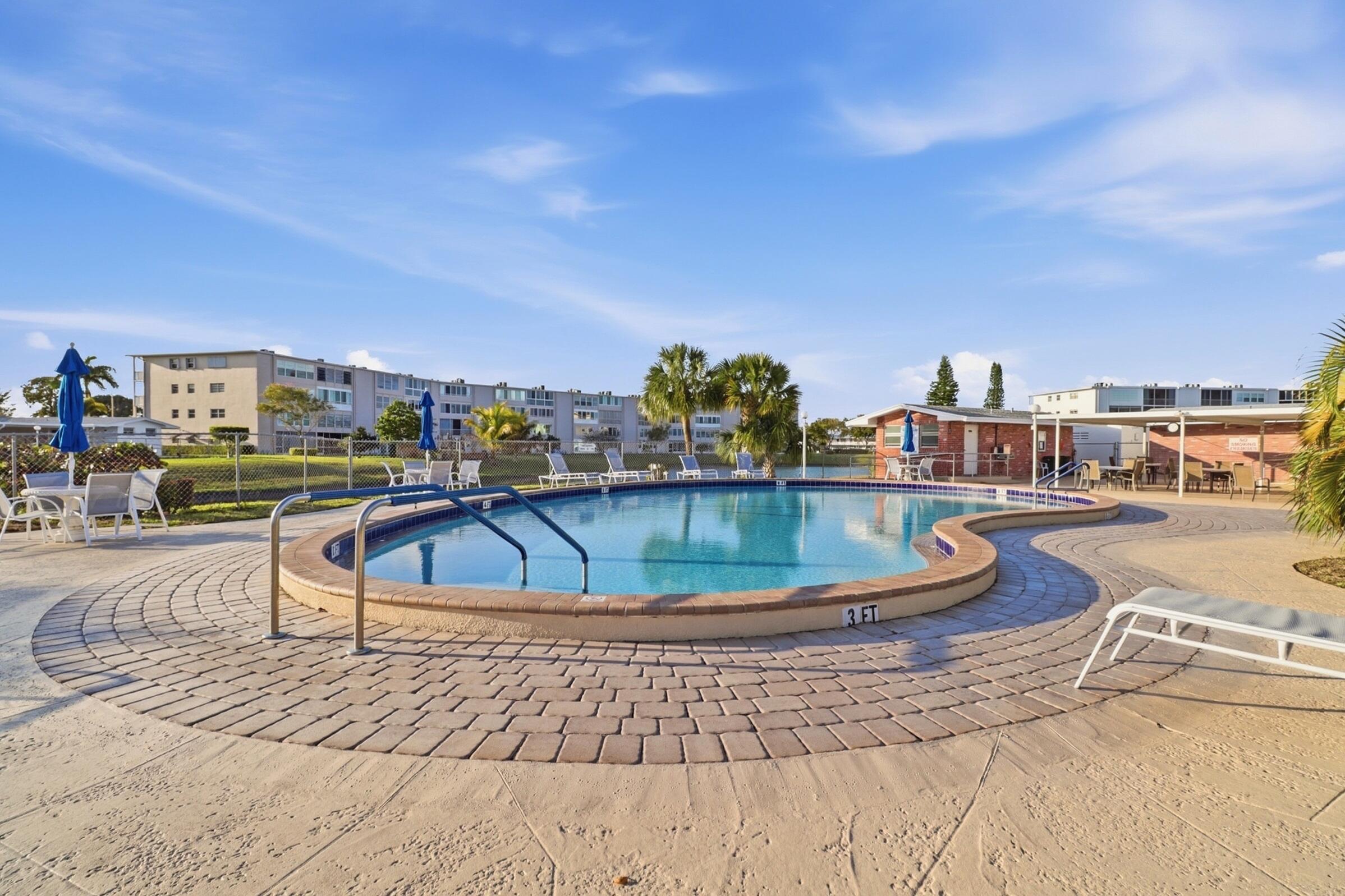 CENTURY VILLAGE - WELLINGTON CONDOS - Residential