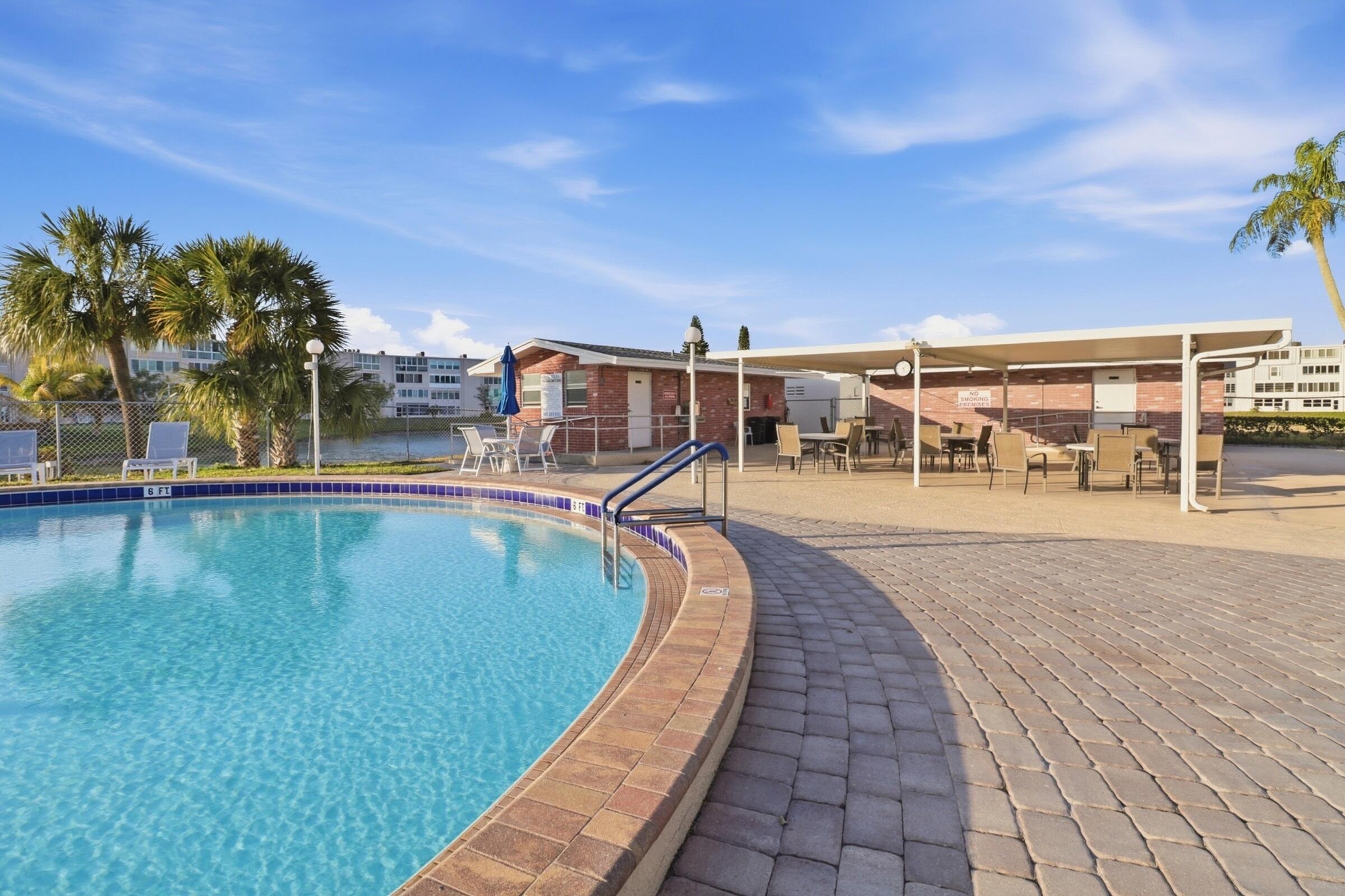 CENTURY VILLAGE - WELLINGTON CONDOS - Residential