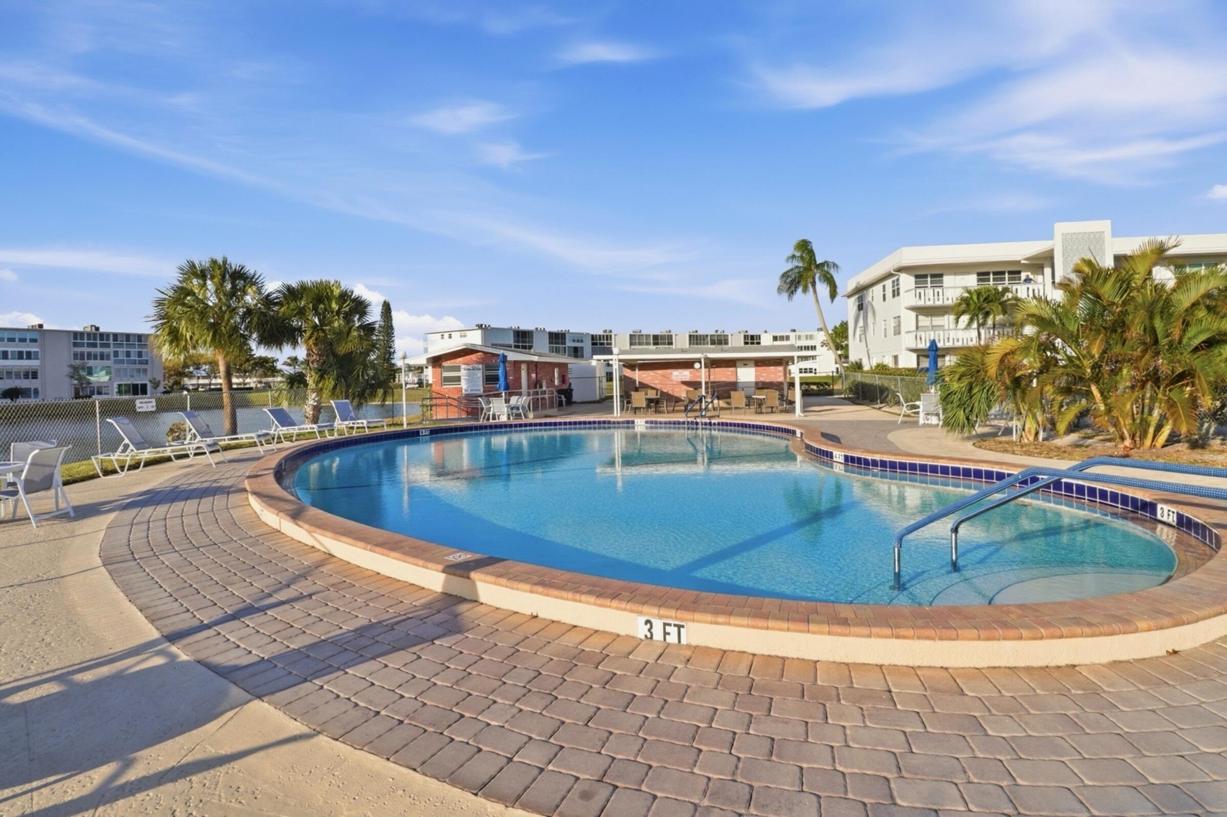 CENTURY VILLAGE - WELLINGTON CONDOS - Residential