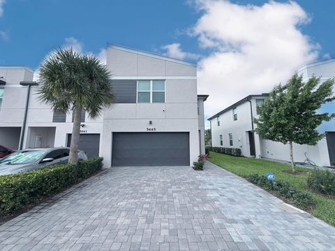 A home in Mangonia Park