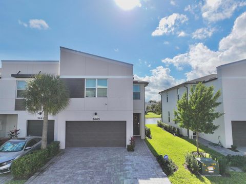 A home in Mangonia Park