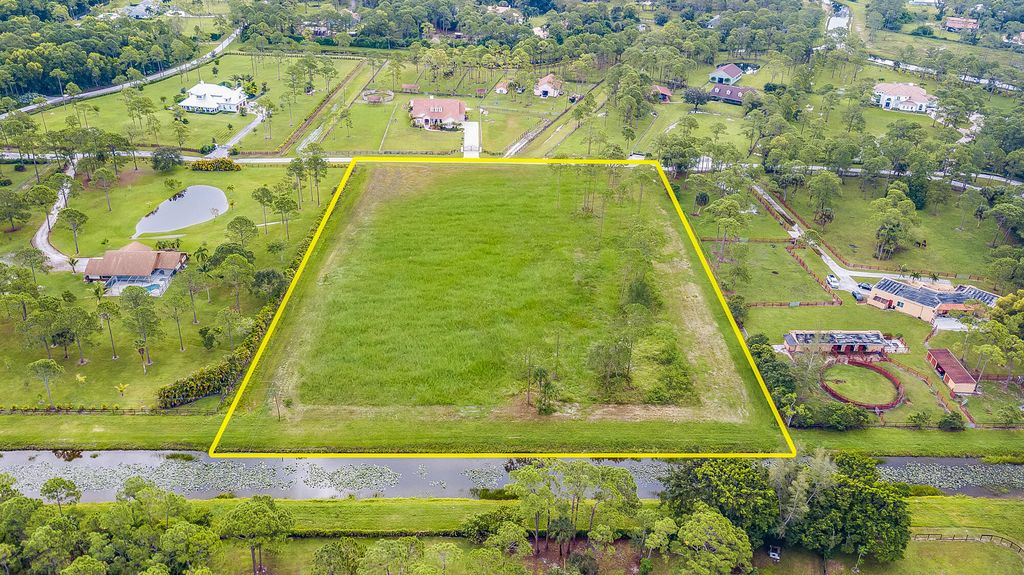 Photo of 14057 Coco Plum Road, Palm Beach Gardens, FL 33418 (MLS # R10826157)