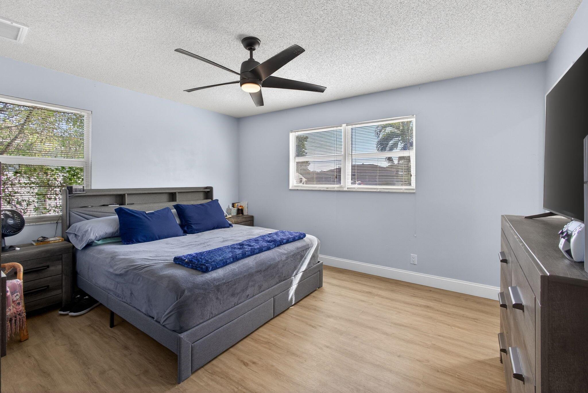 NORTH PALM BEACH HEIGHTS - Residential