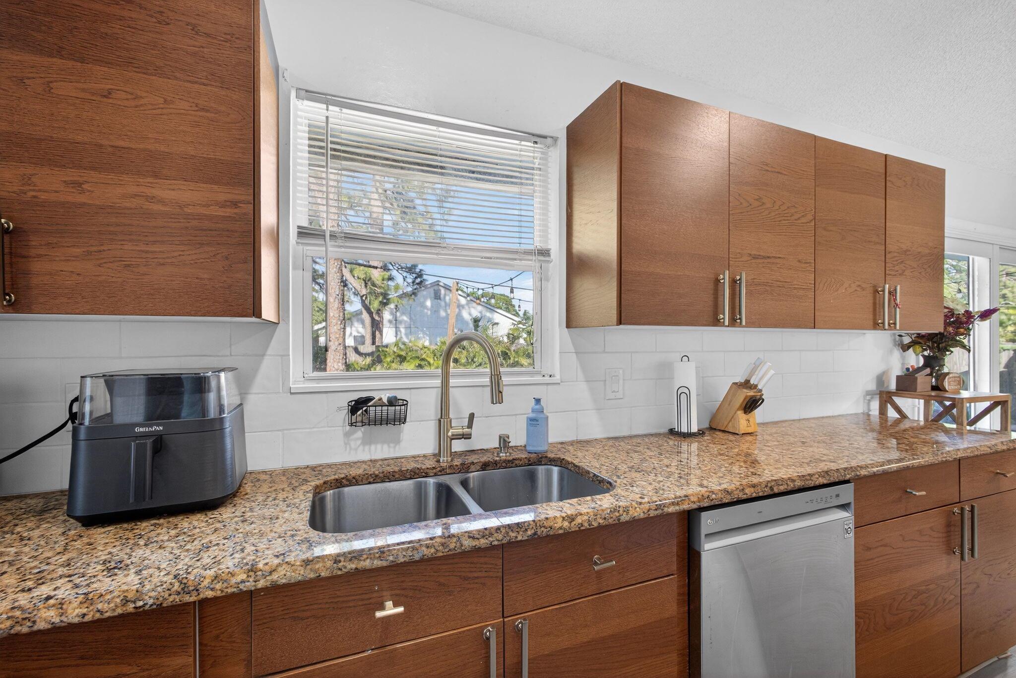 NORTH PALM BEACH HEIGHTS - Residential