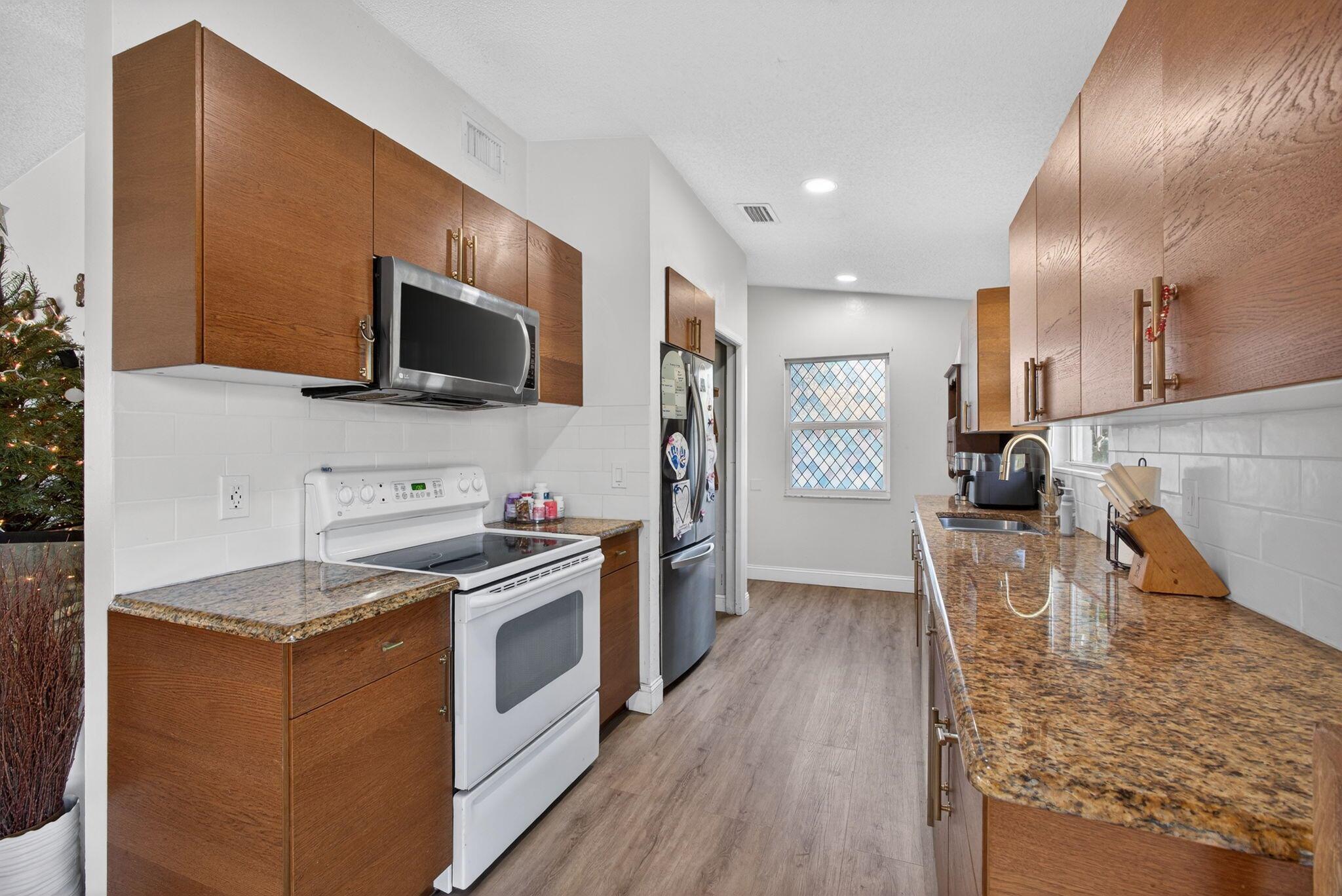 NORTH PALM BEACH HEIGHTS - Residential