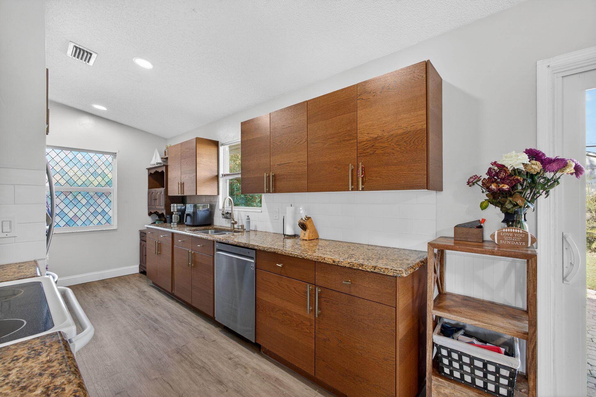 NORTH PALM BEACH HEIGHTS - Residential