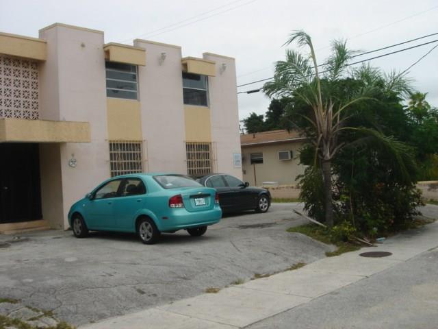 Totally remodeled, tiled throughout, newer appliances and kitchen cabinets, big living area. Incredible location, shows beautifully, bring your clients and friends. 
Central location to restaurants, and entertainment, short walk to 55th St. Bar & Grill and Starbucks. Easy access to all city transit and major roads & highways. Great amenities like on site laundry, parking, and much more. This unit is priced very well, get a great value for your dollar.