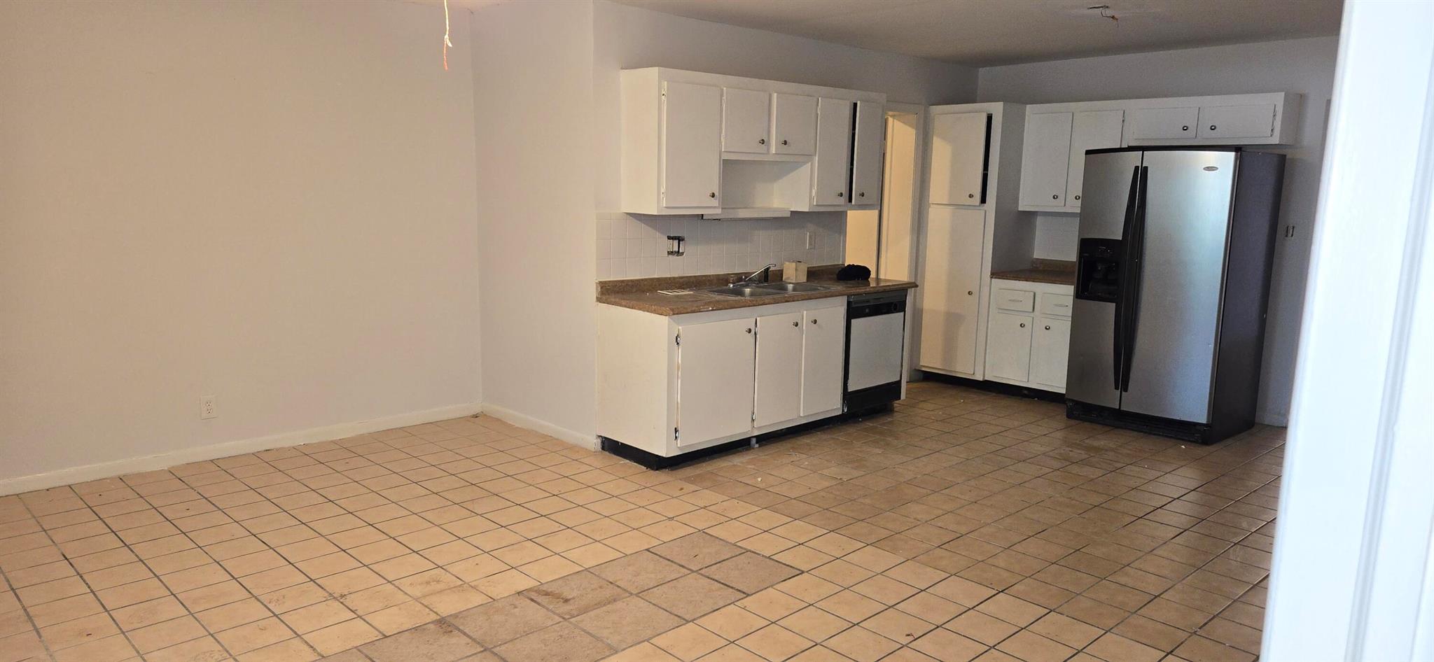 SUN COUNTRY CONDO - Residential Lease