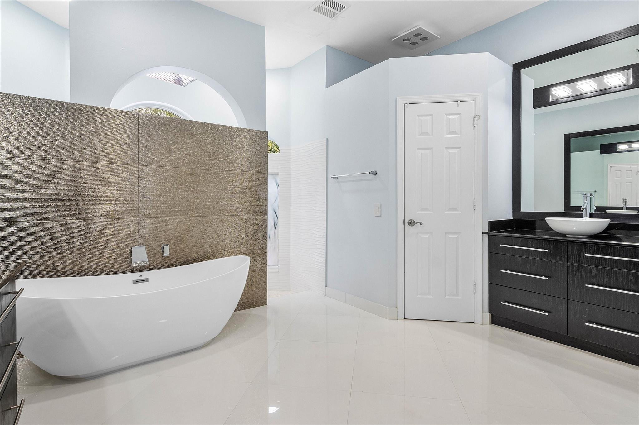 TALL PINES - Residential