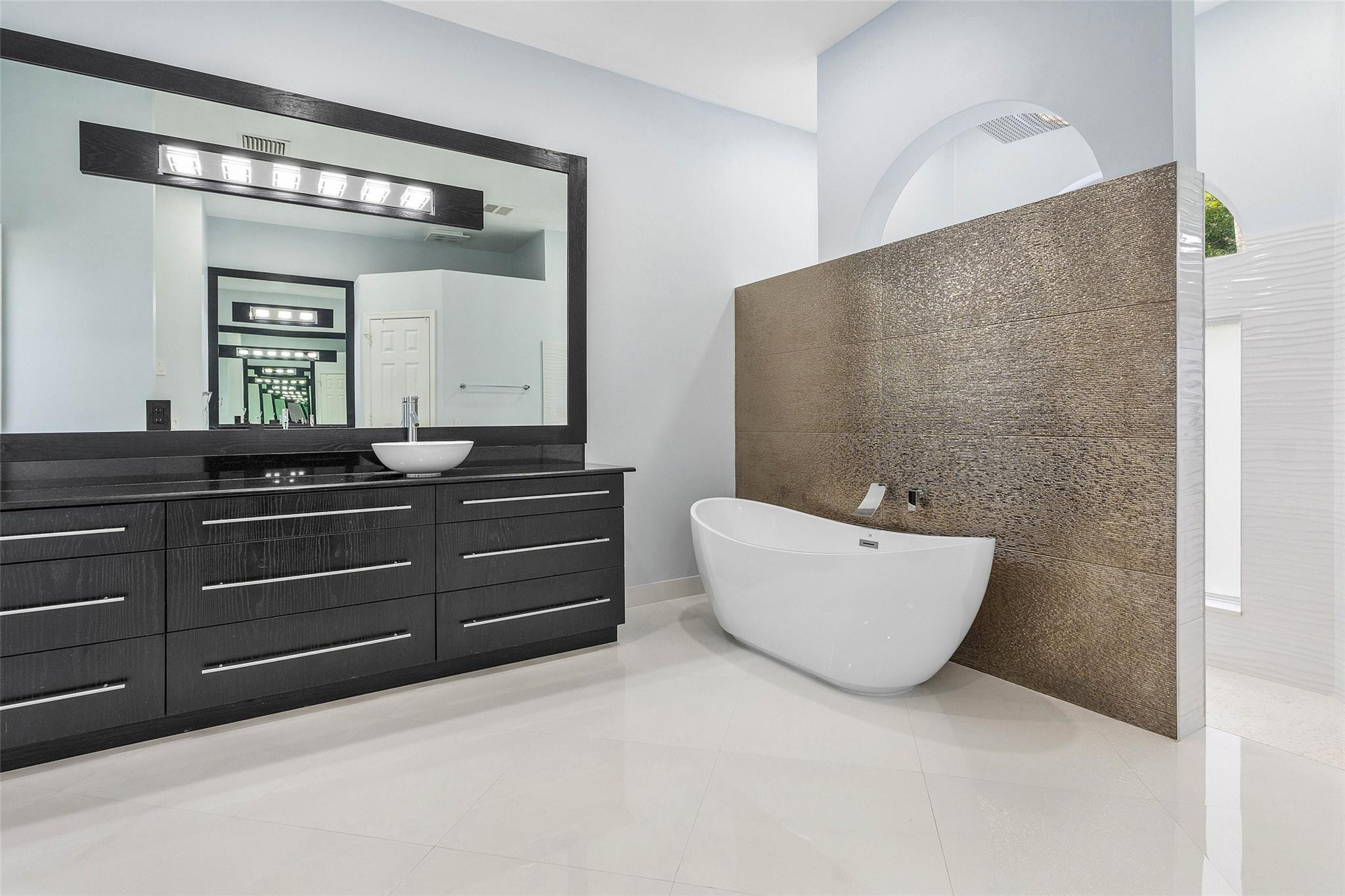 TALL PINES - Residential