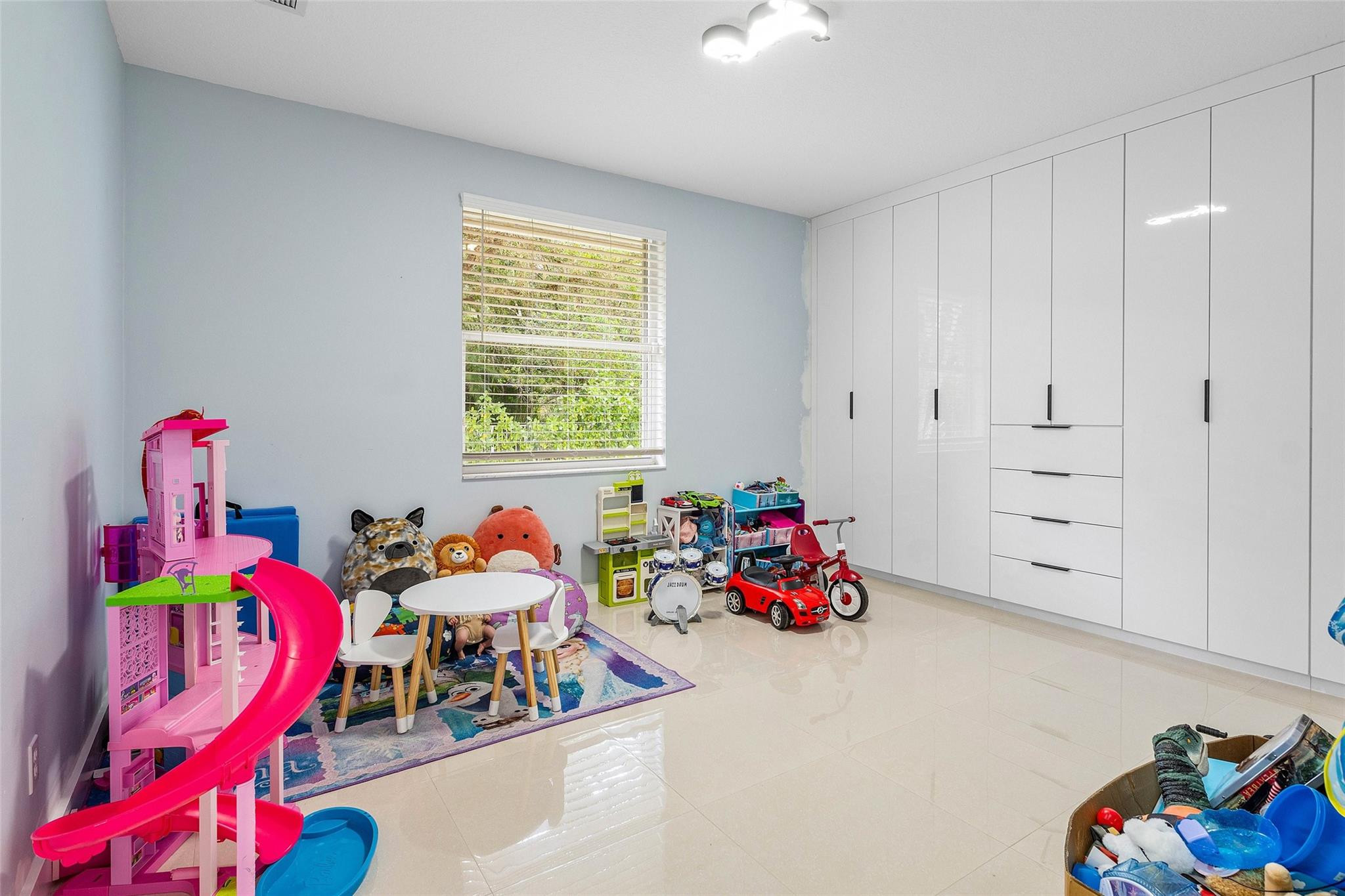 TALL PINES - Residential