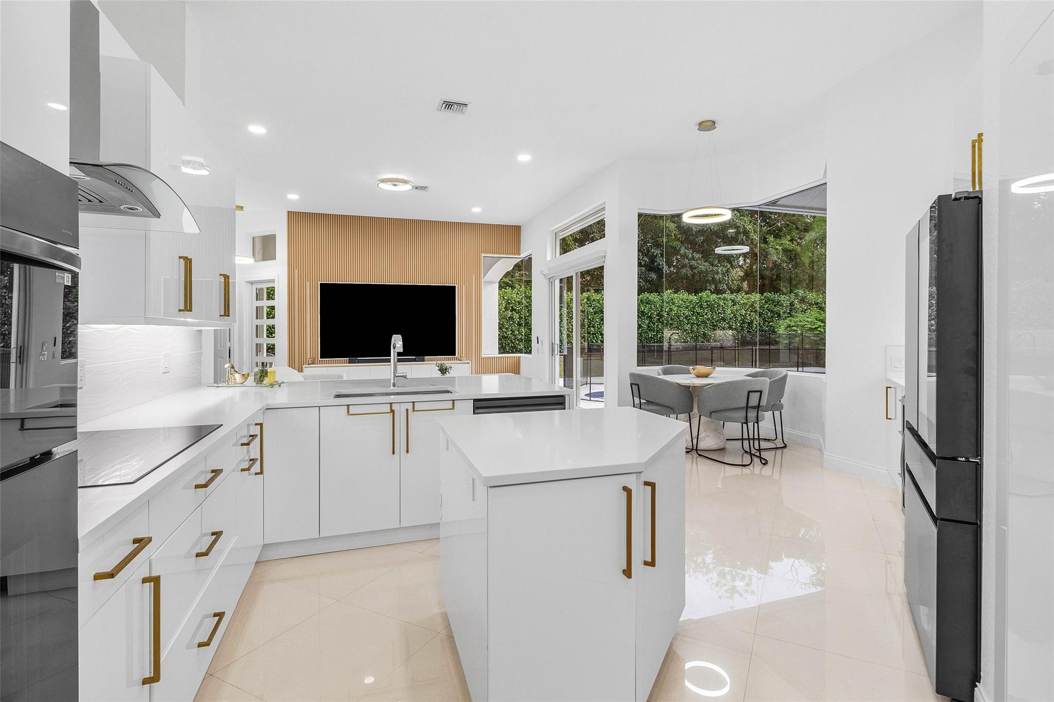 TALL PINES - Residential