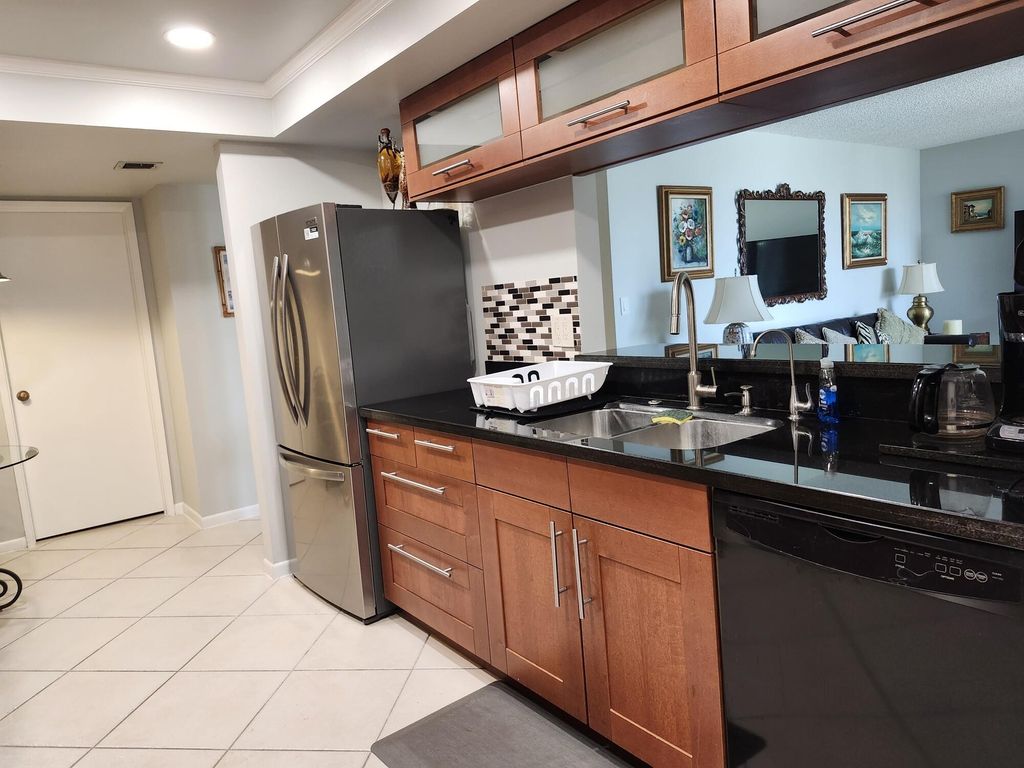 Photo of 450 Egret Circle, Delray Beach, FL 33444 (MLS # B26001691)