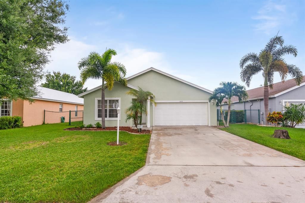 Photo of 2537 SW Riviera Road SW, Stuart, FL 34997 (MLS # R10734966)