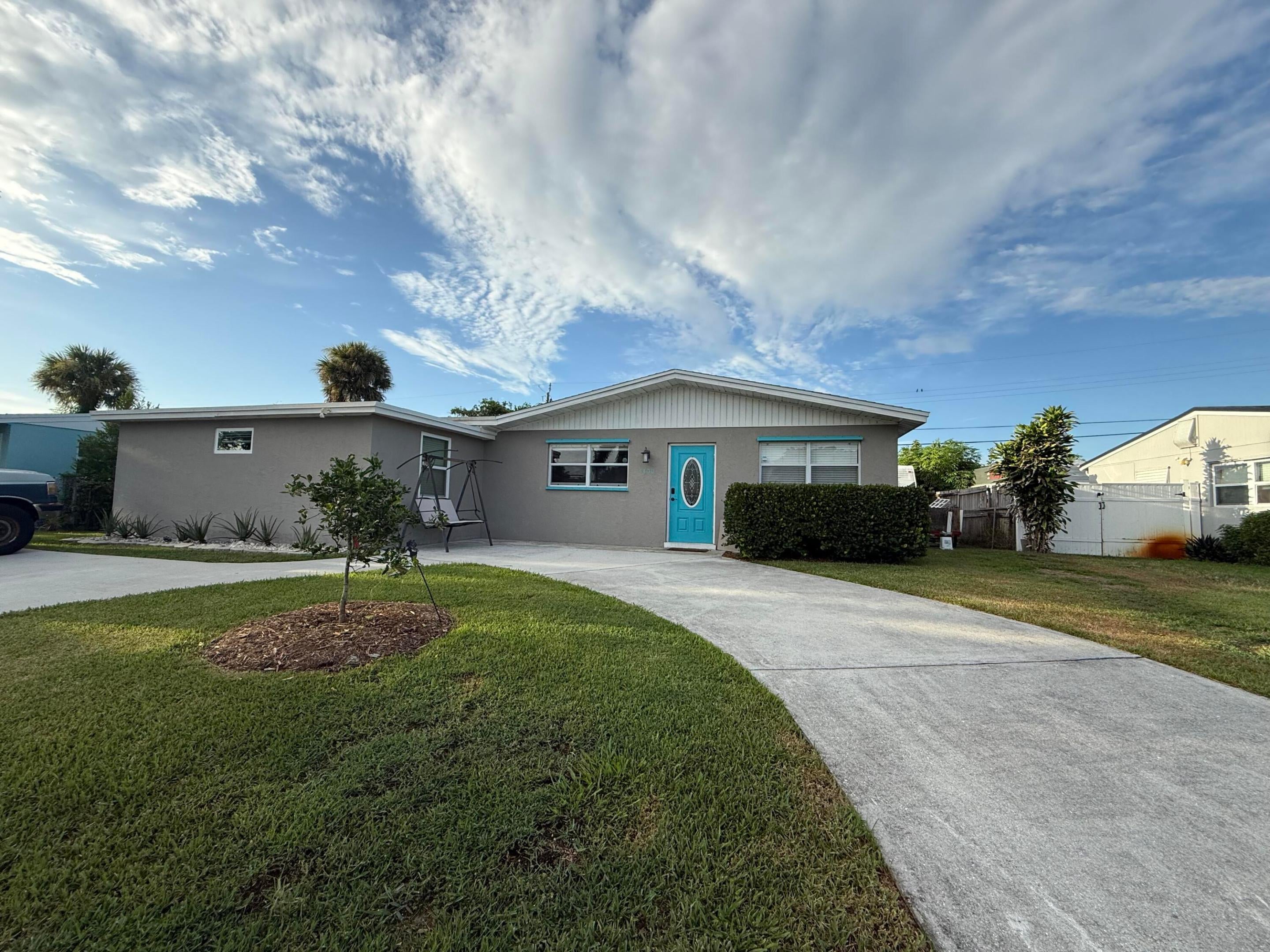 4400 APPLECREST Drive