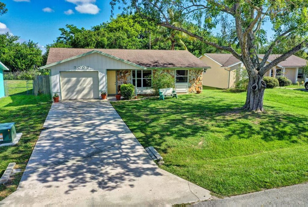 Photo of 3003 SE Bamboo Street, Stuart, FL 34997 (MLS # R10891156)