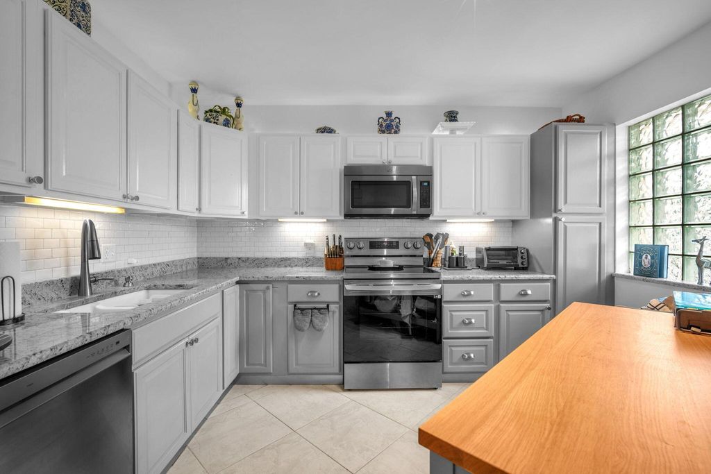 Photo of 5157 Floria Way #T, Boynton Beach, FL 33437 (MLS # R11028514)