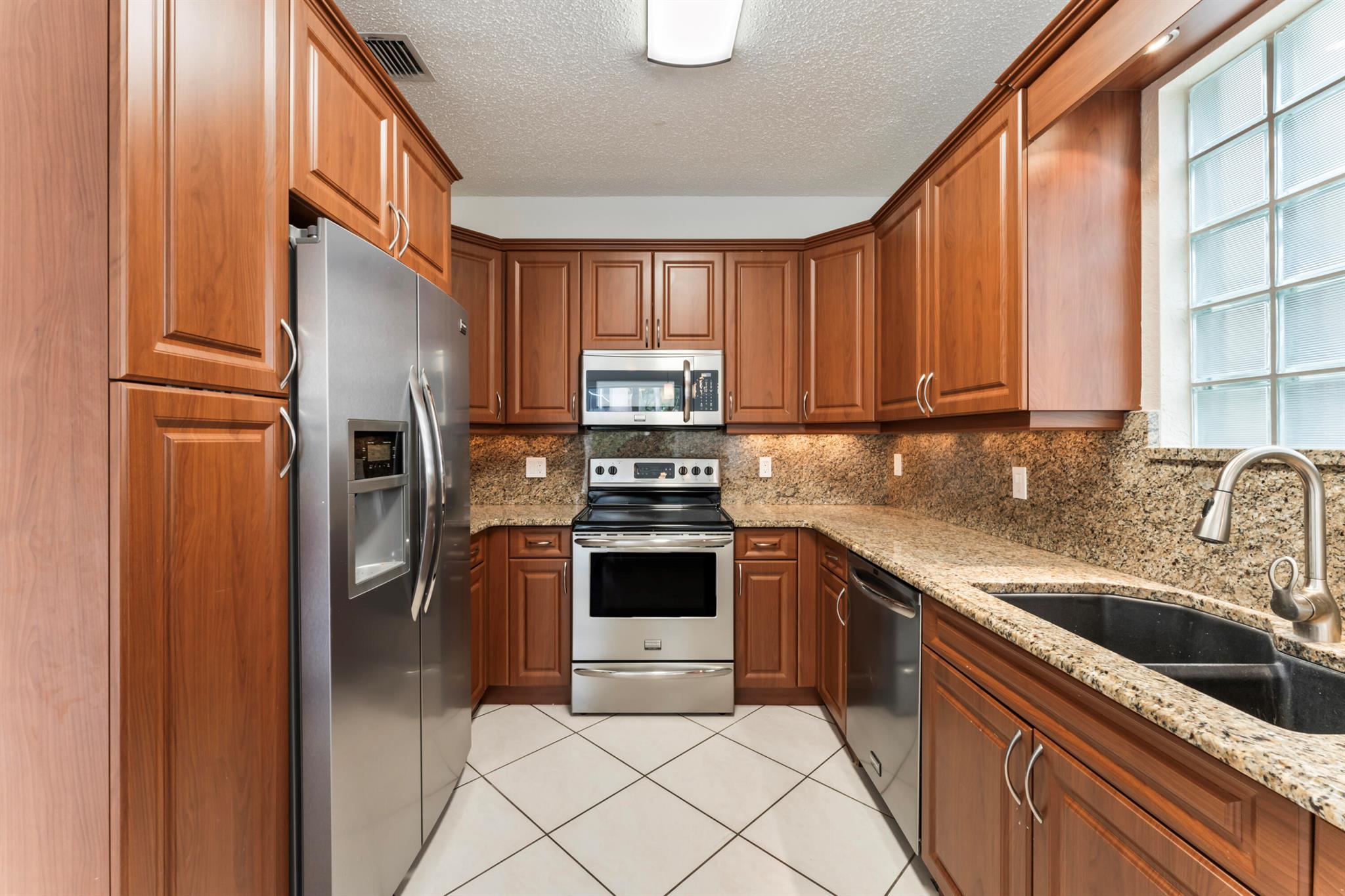 KENSINGTON 146-39 B - Residential Lease