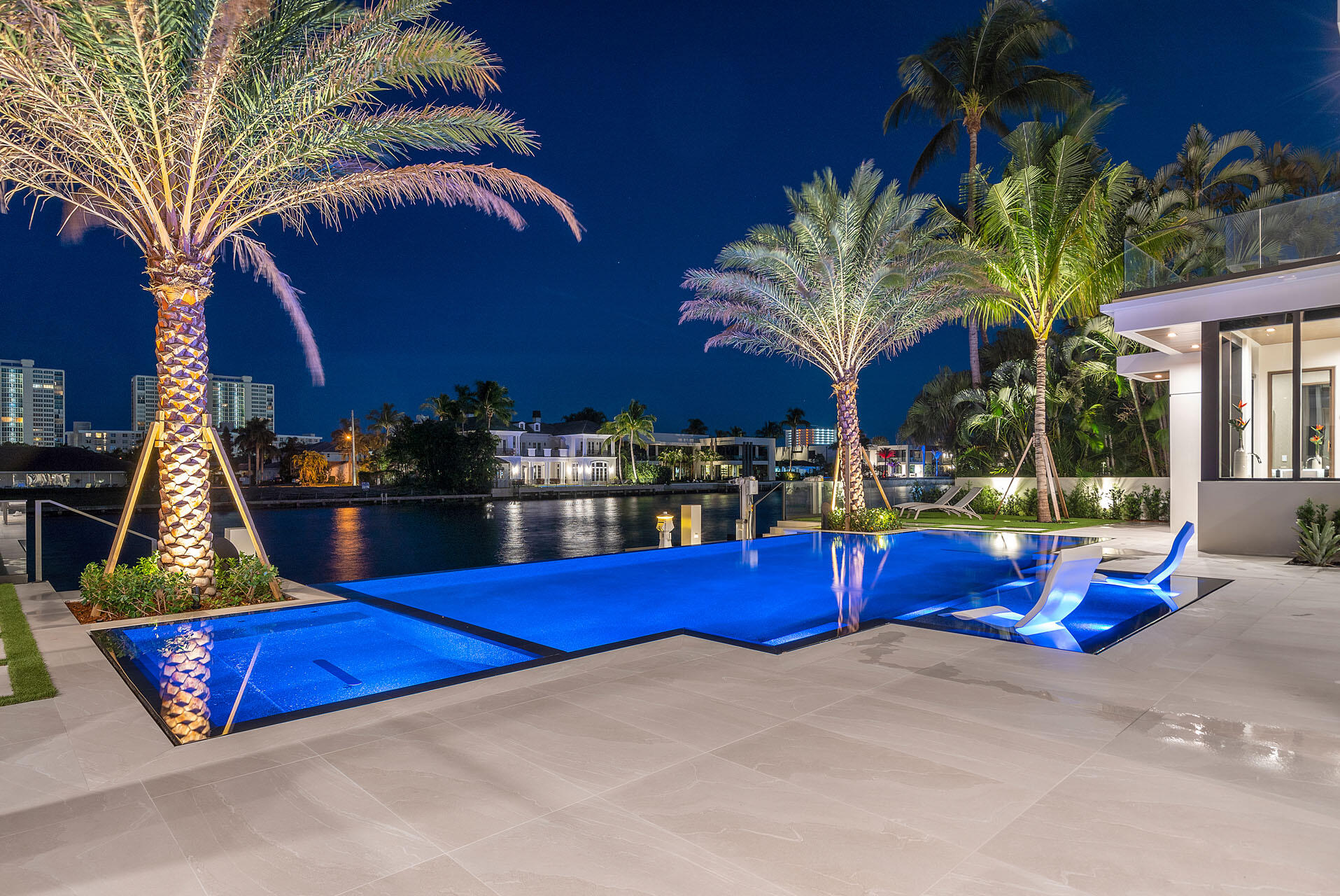 ROYAL PALM YACHT & COUNTRY CLUB - Residential