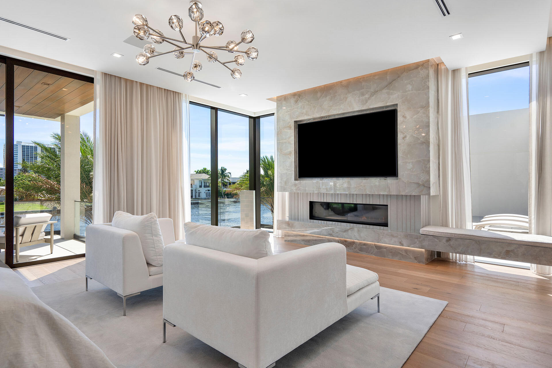 ROYAL PALM YACHT & COUNTRY CLUB - Residential