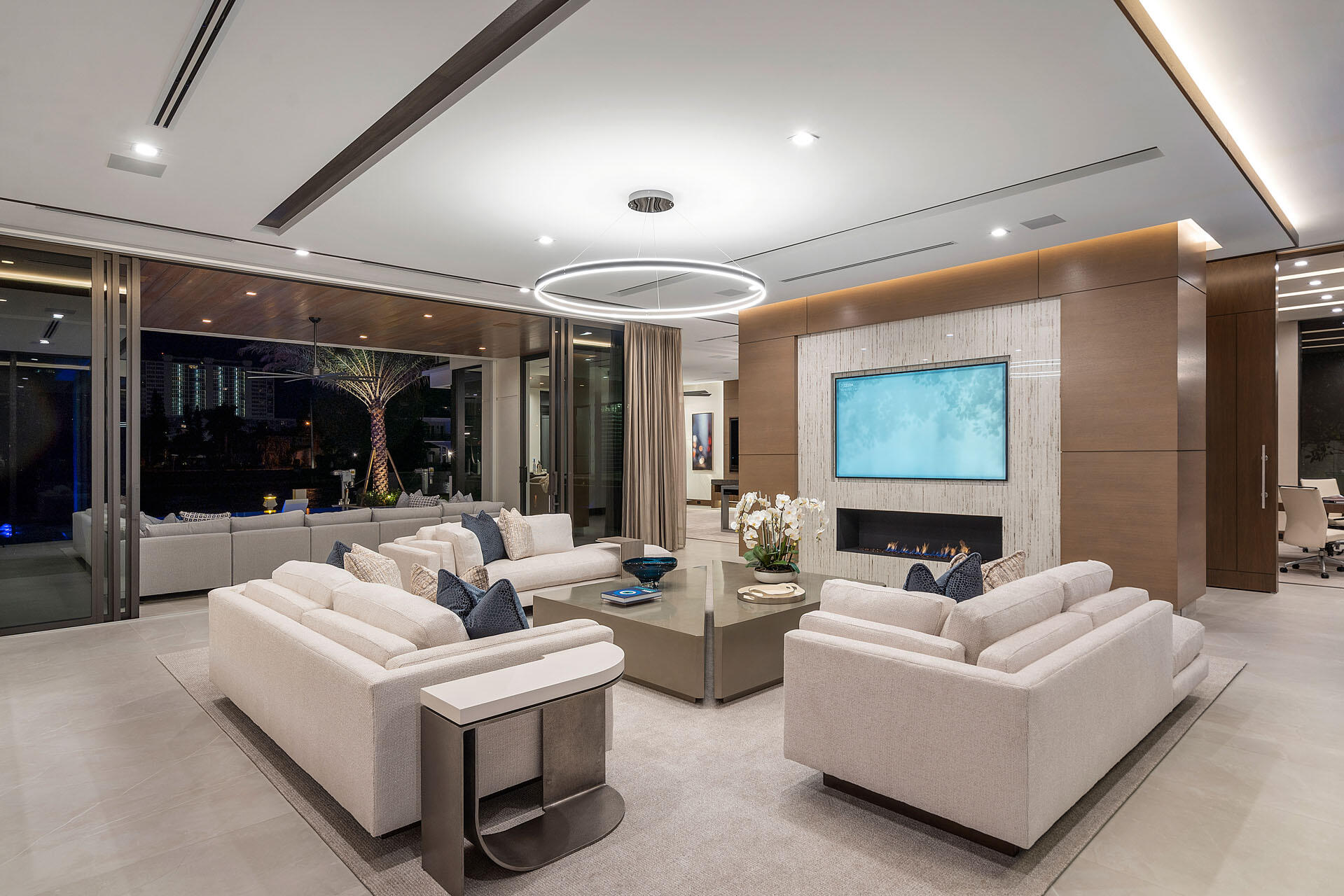 ROYAL PALM YACHT & COUNTRY CLUB - Residential