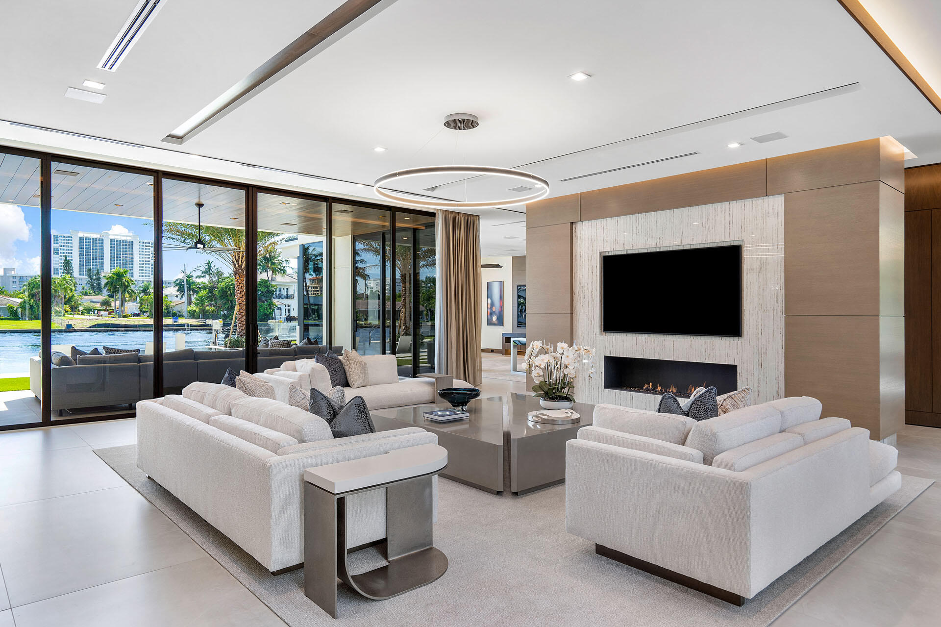 ROYAL PALM YACHT & COUNTRY CLUB - Residential