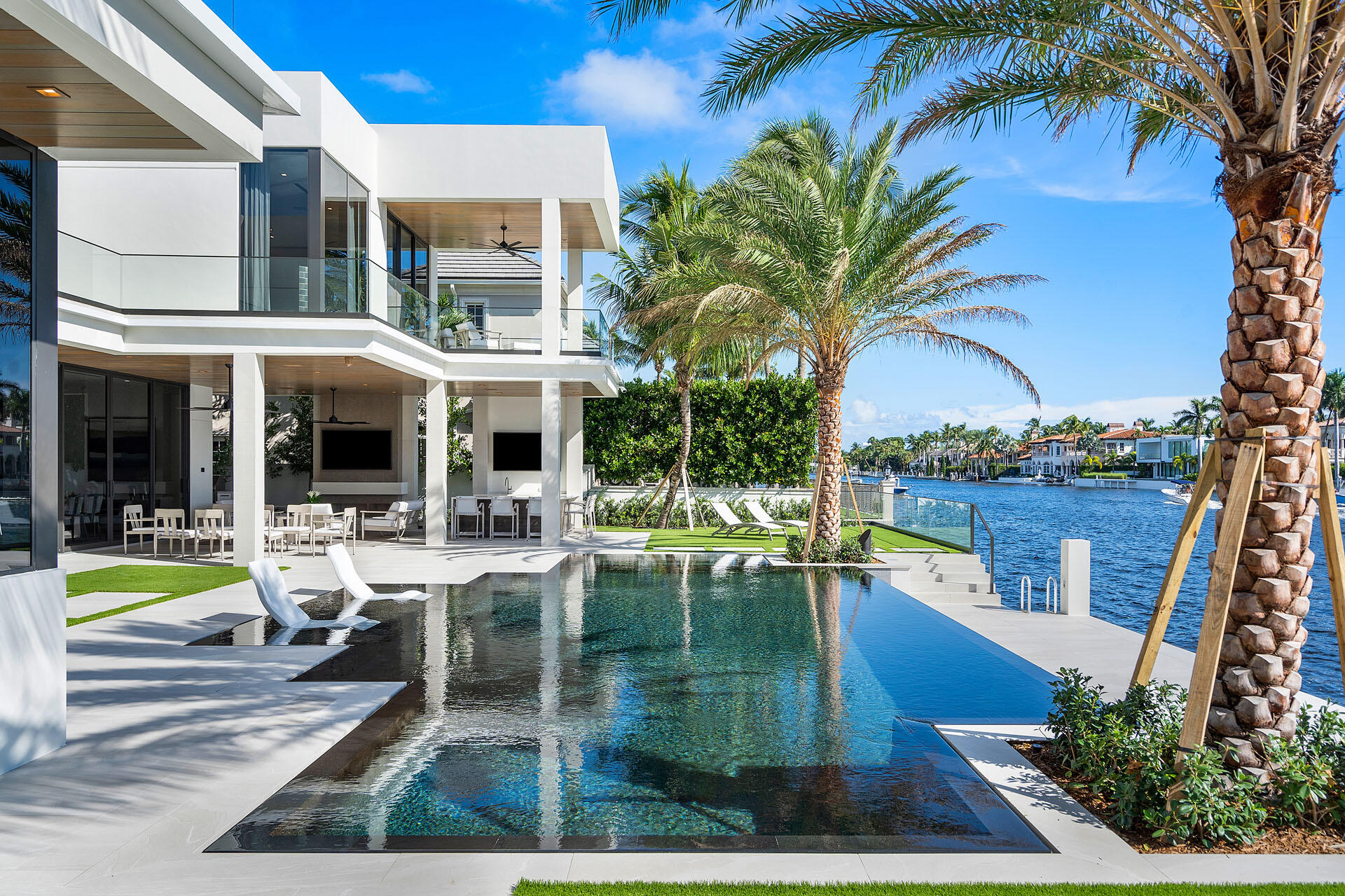 ROYAL PALM YACHT & COUNTRY CLUB - Residential