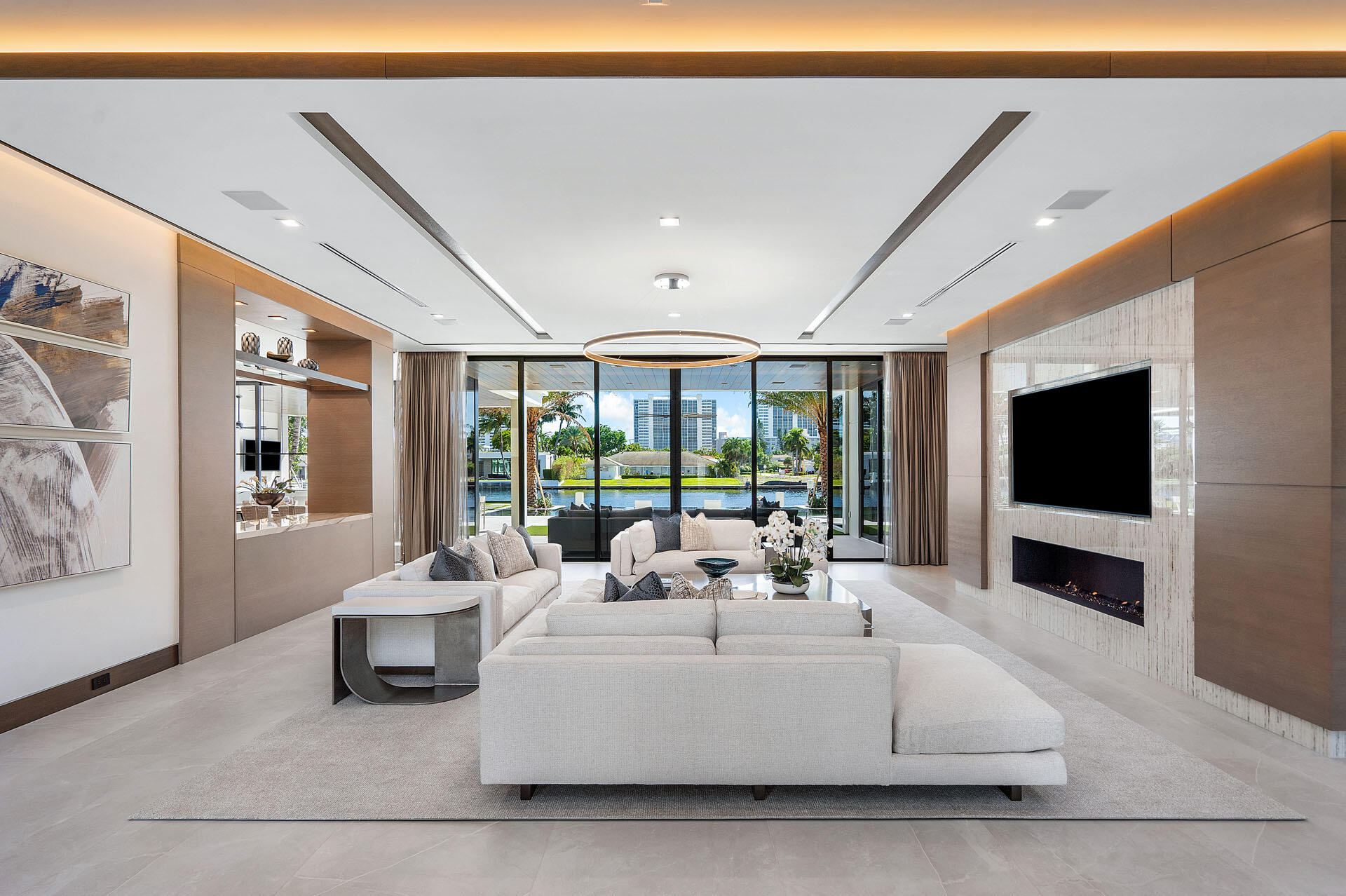 ROYAL PALM YACHT & COUNTRY CLUB - Residential