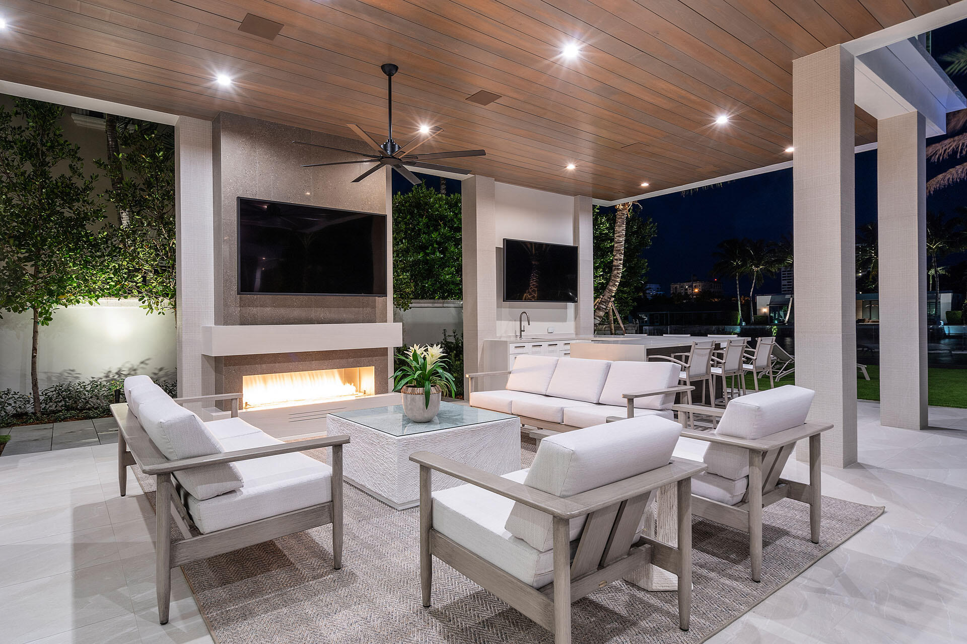 ROYAL PALM YACHT & COUNTRY CLUB - Residential