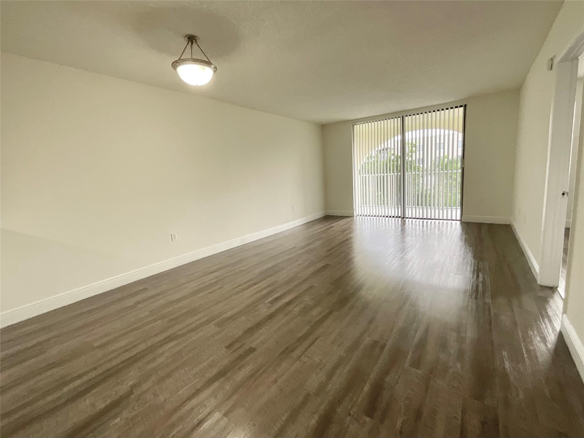 9357 SW 77 Ave 94-4042