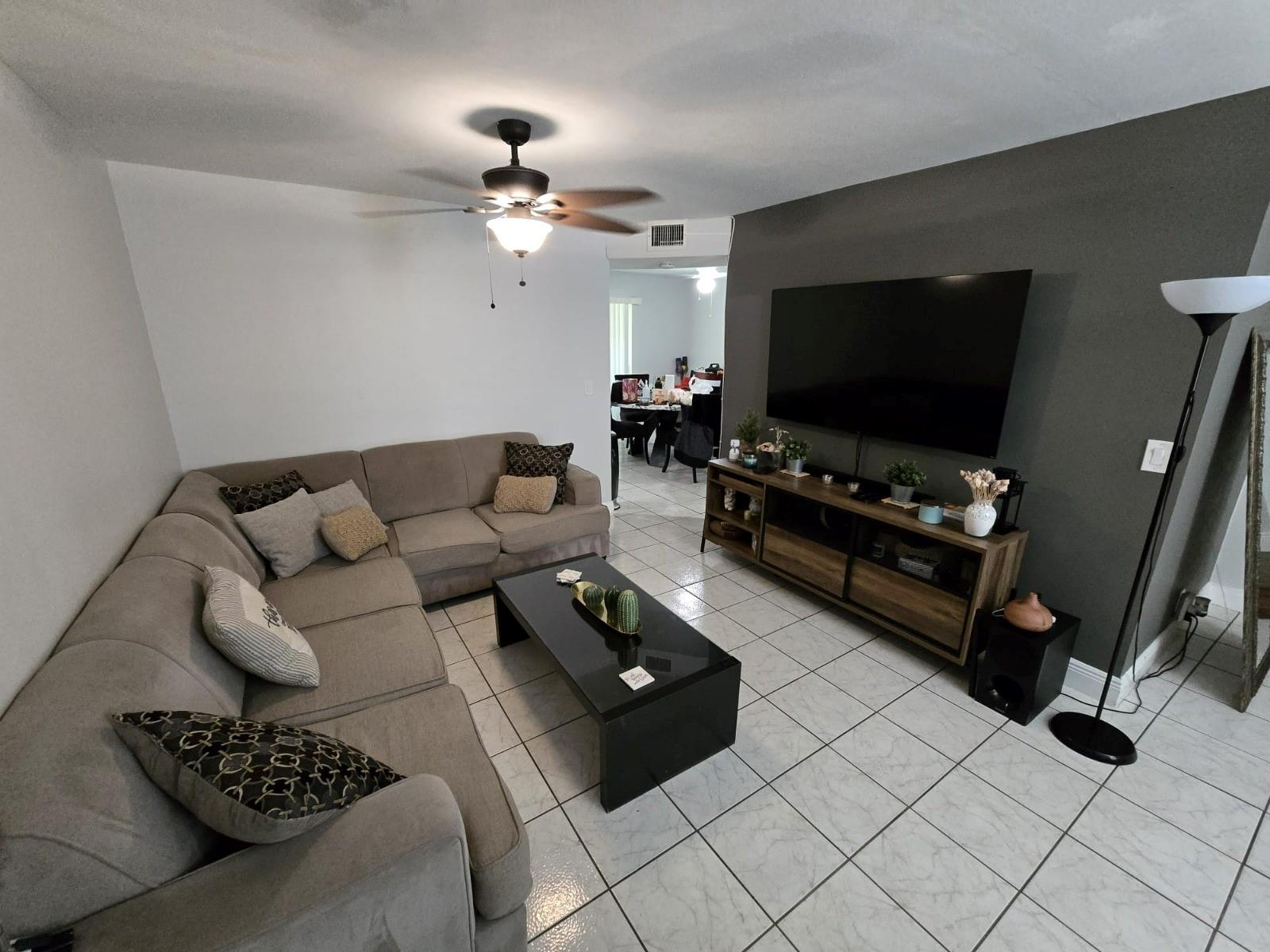 Spacious Pompano Beach Townhouse for Rent - Prime Location & Family-Ready!
Discover this generously sized townhouse in the heart of Pompano Beach, offering easy access to I-95 and Florida's Turnpike. Enjoy a large master bedroom and a beautifully updated kitchen with stainless steel appliances. The community features a pool, gym, and tennis courts for your enjoyment. Perfect for families looking for space and convenience! Pompano Beach