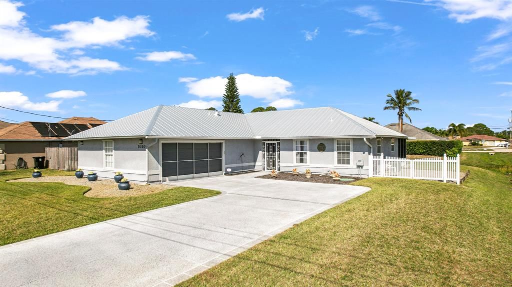 Photo of 5310 NW Arrowhead Terrace, Port St Lucie, FL 34986 (MLS # R10868863)